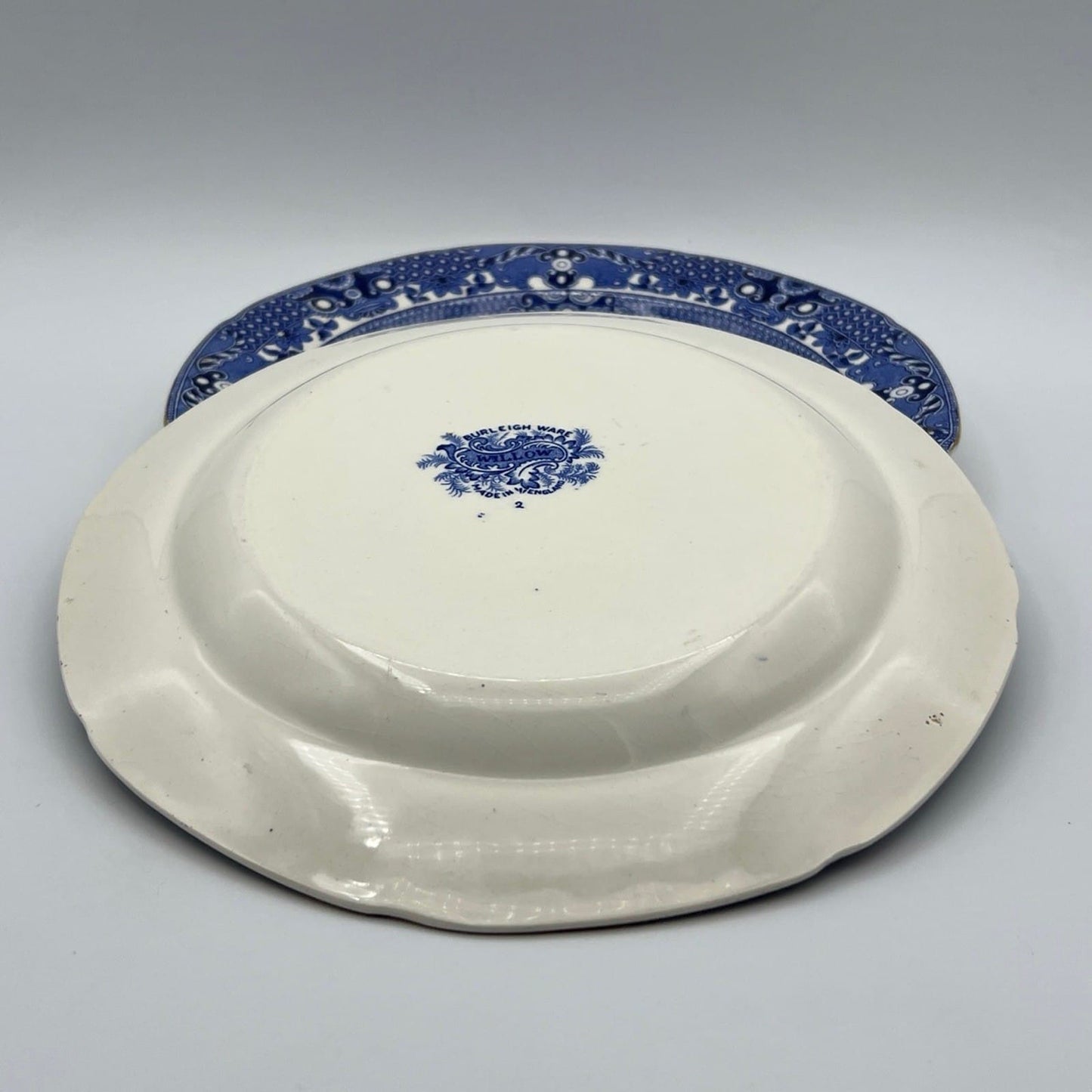 Antica Coppia Piatti piani da portata in ceramica inglese bianco blu Old Willow Categoria  Piatti e Piattini