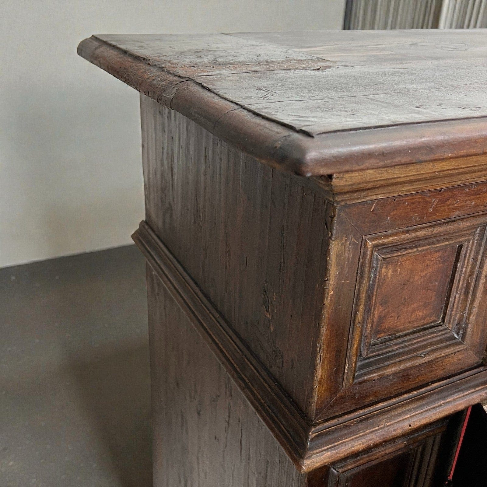 Antica credenza italiana in legno massello Stile rinascimentale d'epoca '800 Categoria  Servante - Servantini