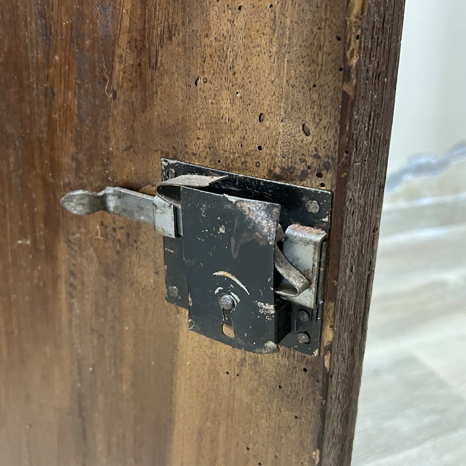 Antica credenza italiana in legno massello Stile rinascimentale d'epoca '800 Categoria  Servante - Servantini