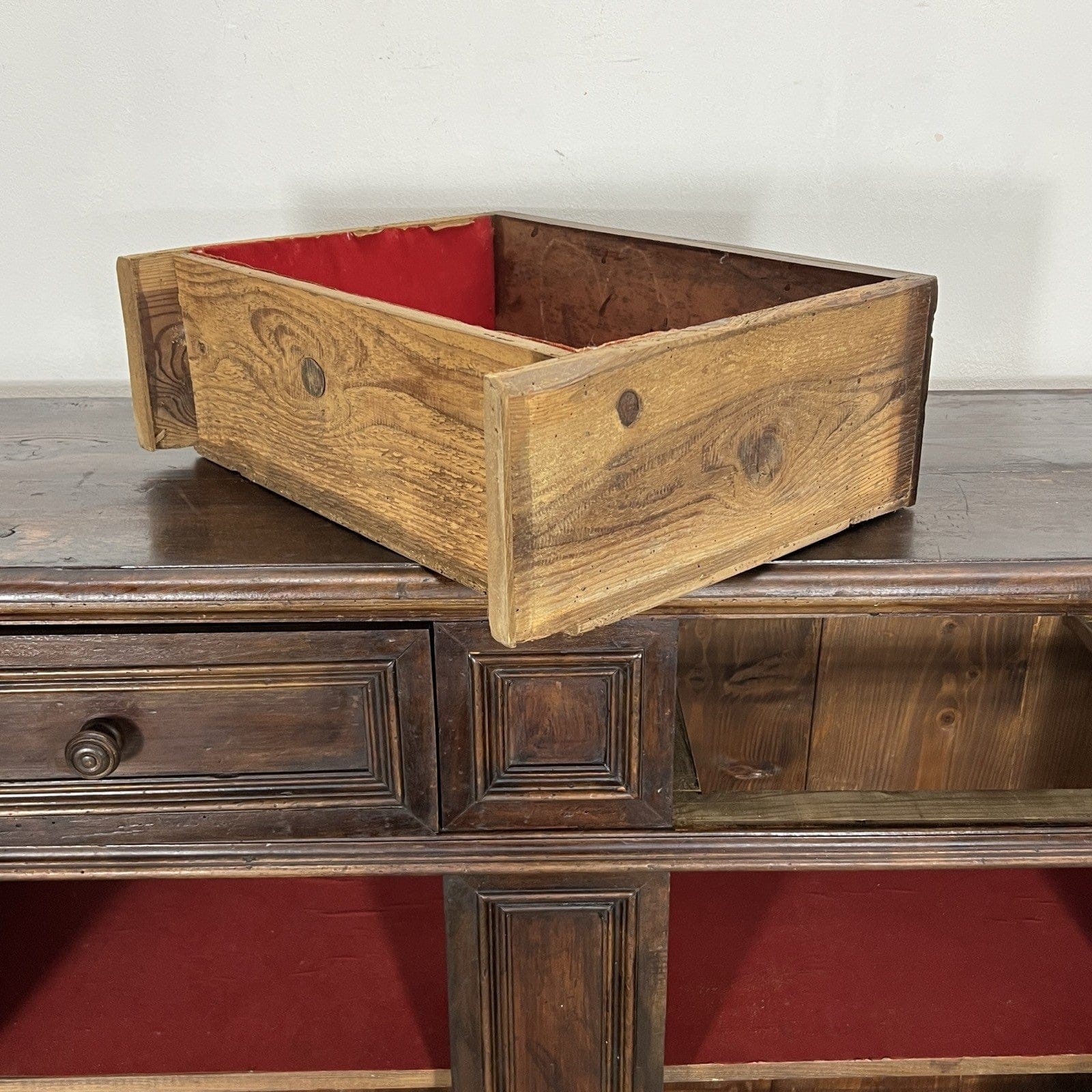 Antica credenza italiana in legno massello Stile rinascimentale d'epoca '800 Categoria  Servante - Servantini