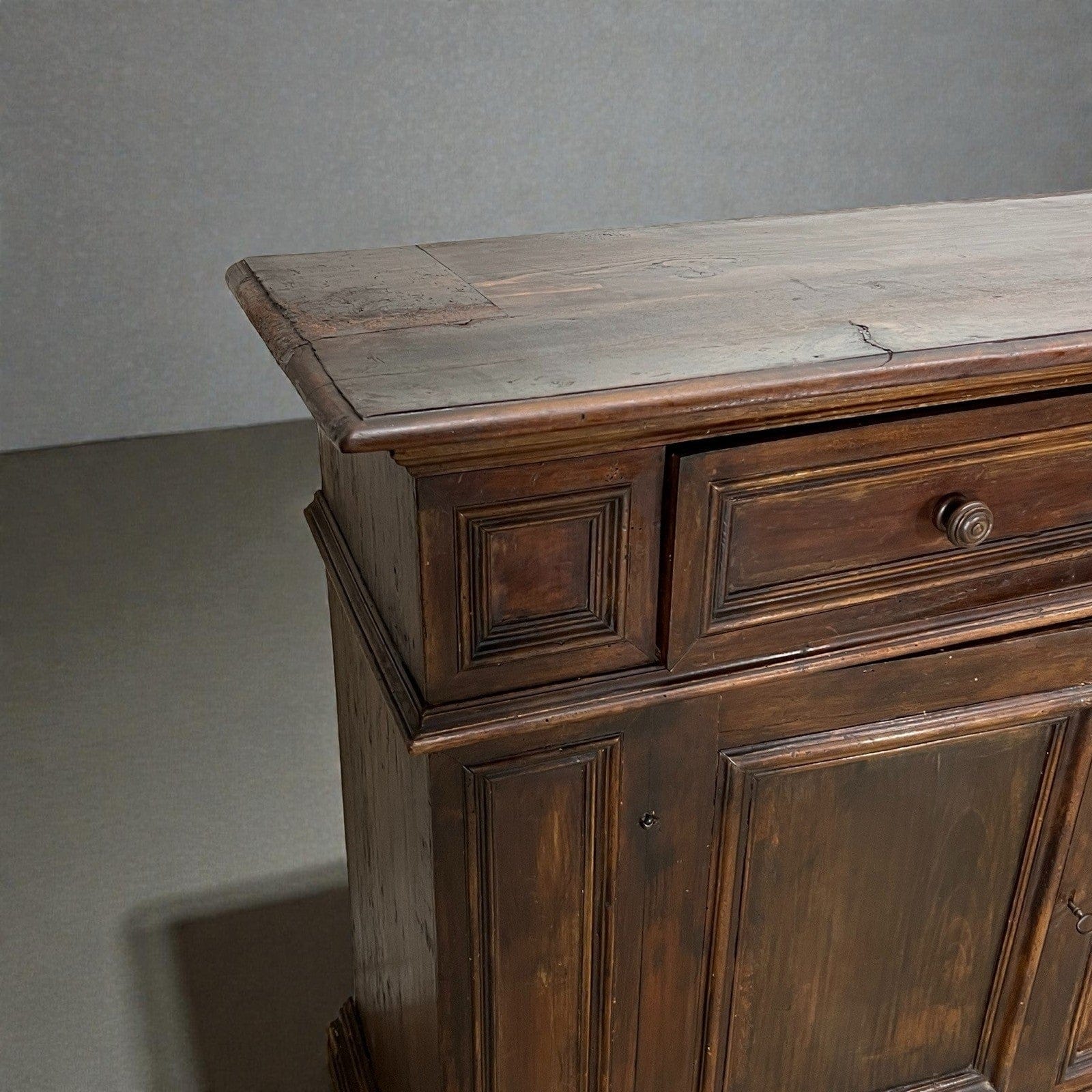 Antica credenza italiana in legno massello Stile rinascimentale d'epoca '800 Categoria  Servante - Servantini