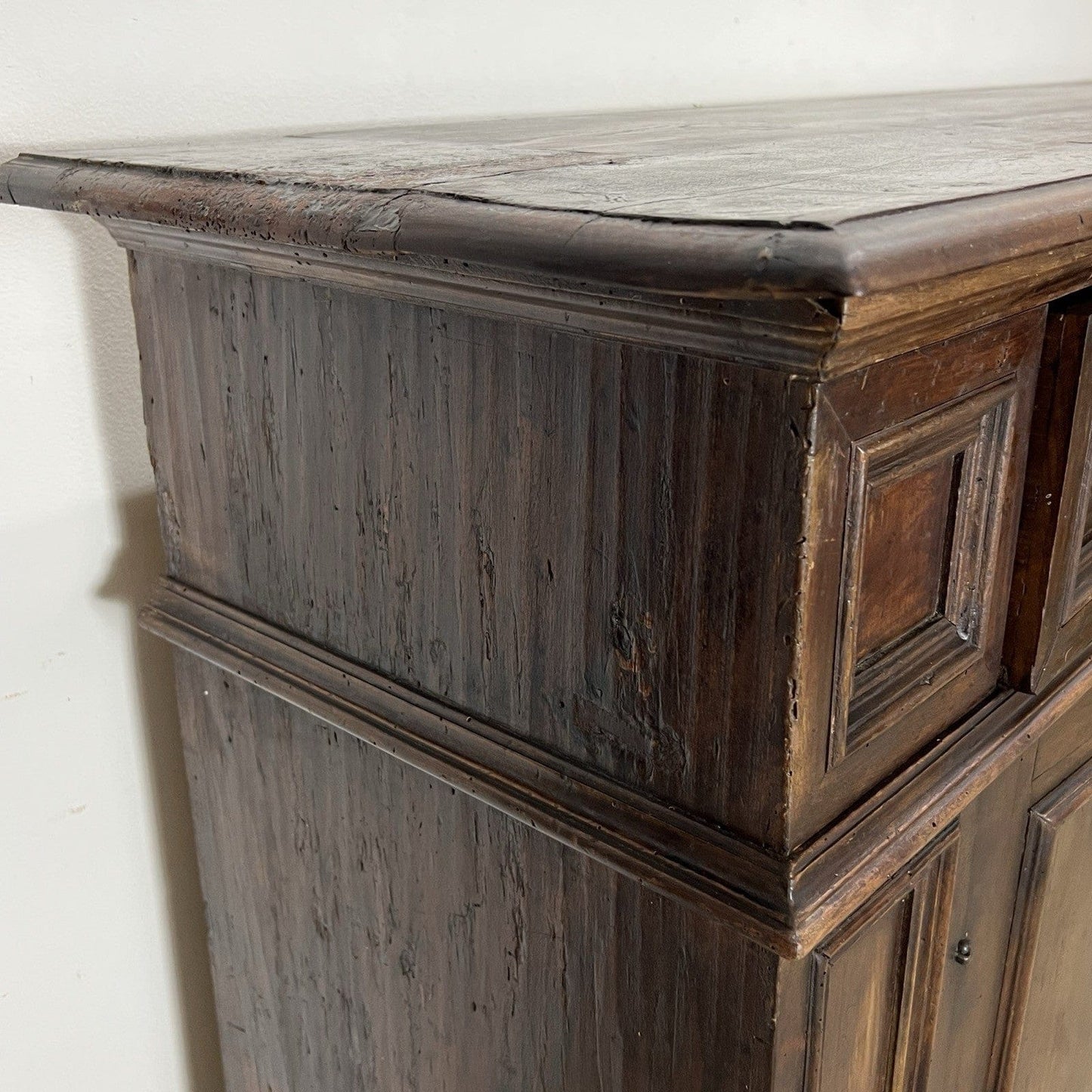 Antica credenza italiana in legno massello Stile rinascimentale d'epoca '800 Categoria  Servante - Servantini
