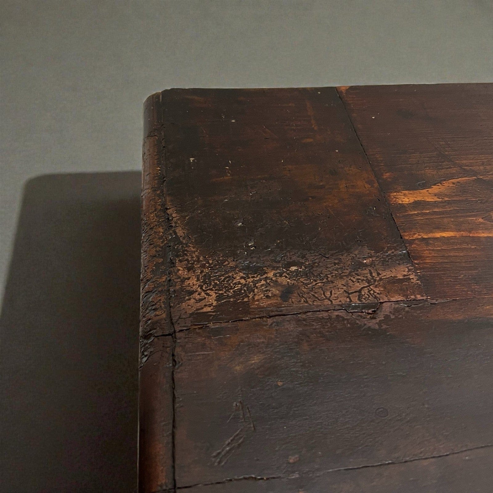 Antica credenza italiana in legno massello Stile rinascimentale d'epoca '800 Categoria  Servante - Servantini