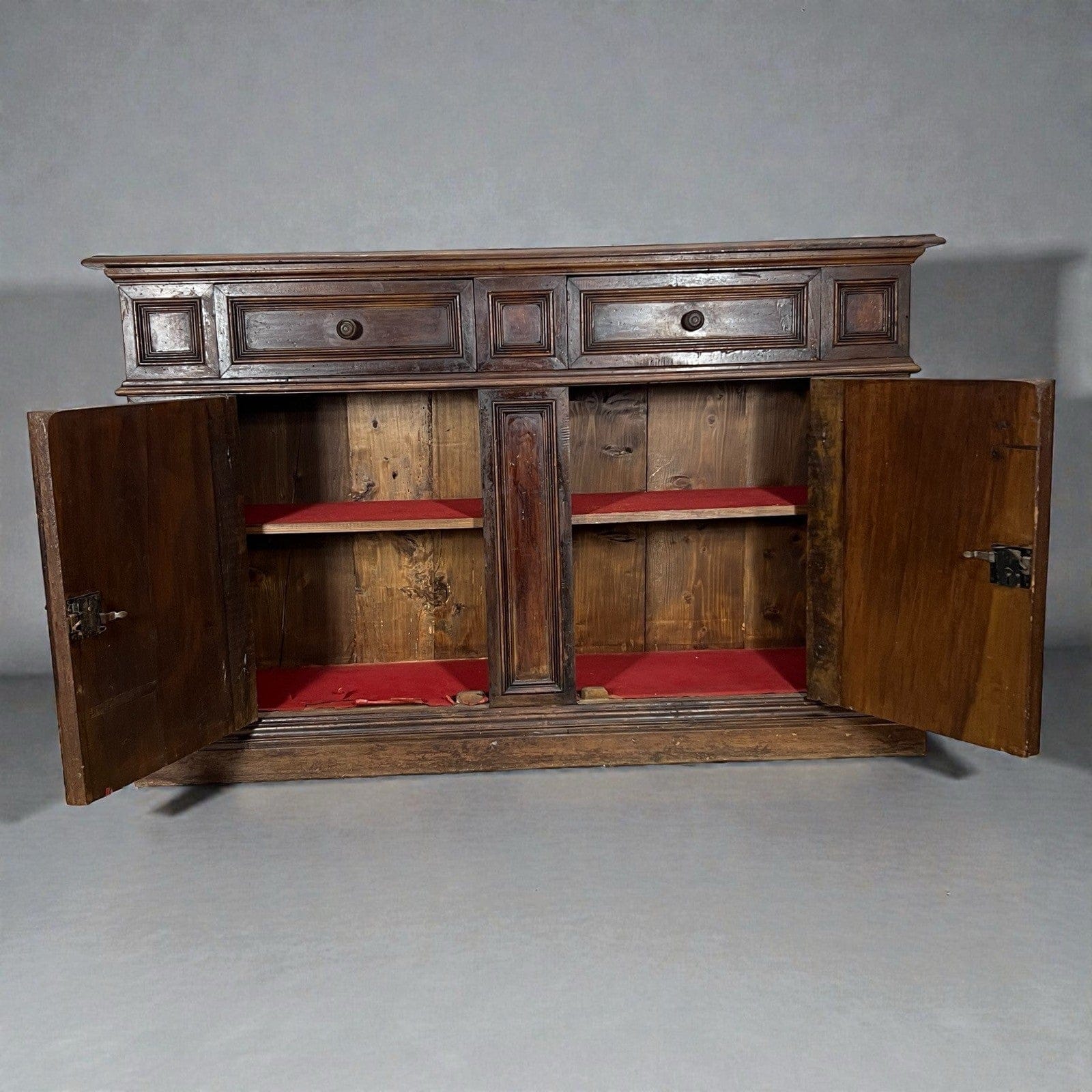 Antica credenza italiana in legno massello Stile rinascimentale d'epoca '800 Categoria  Servante - Servantini