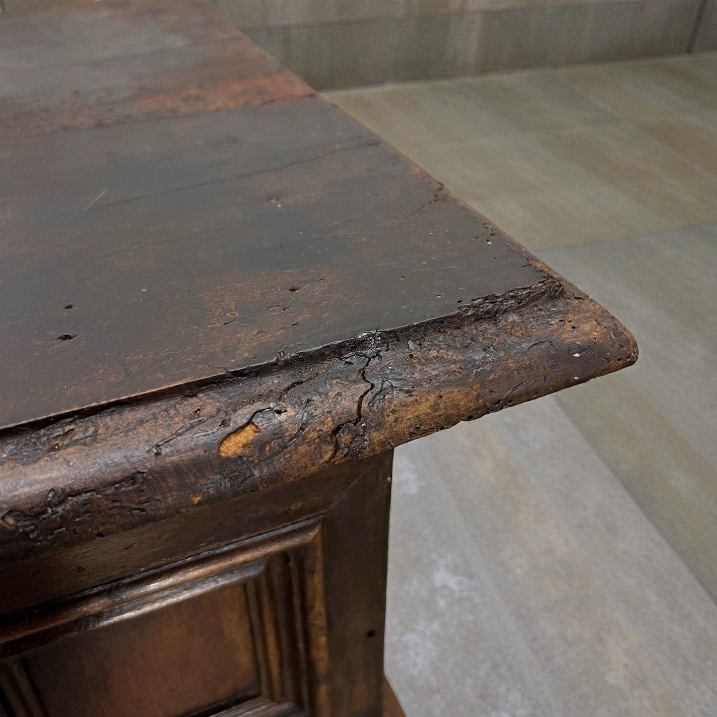 Antica credenza italiana in legno massello Stile rinascimentale d'epoca '800 Categoria  Servante - Servantini