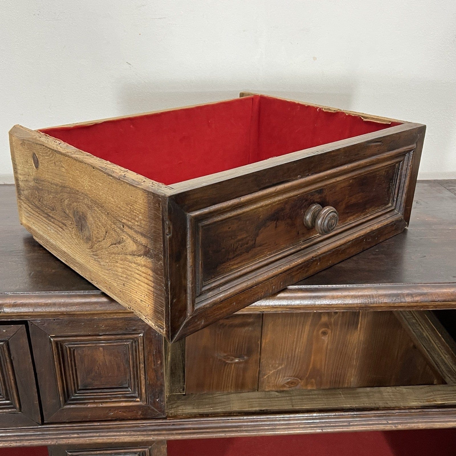 Antica credenza italiana in legno massello Stile rinascimentale d'epoca '800 Categoria  Servante - Servantini