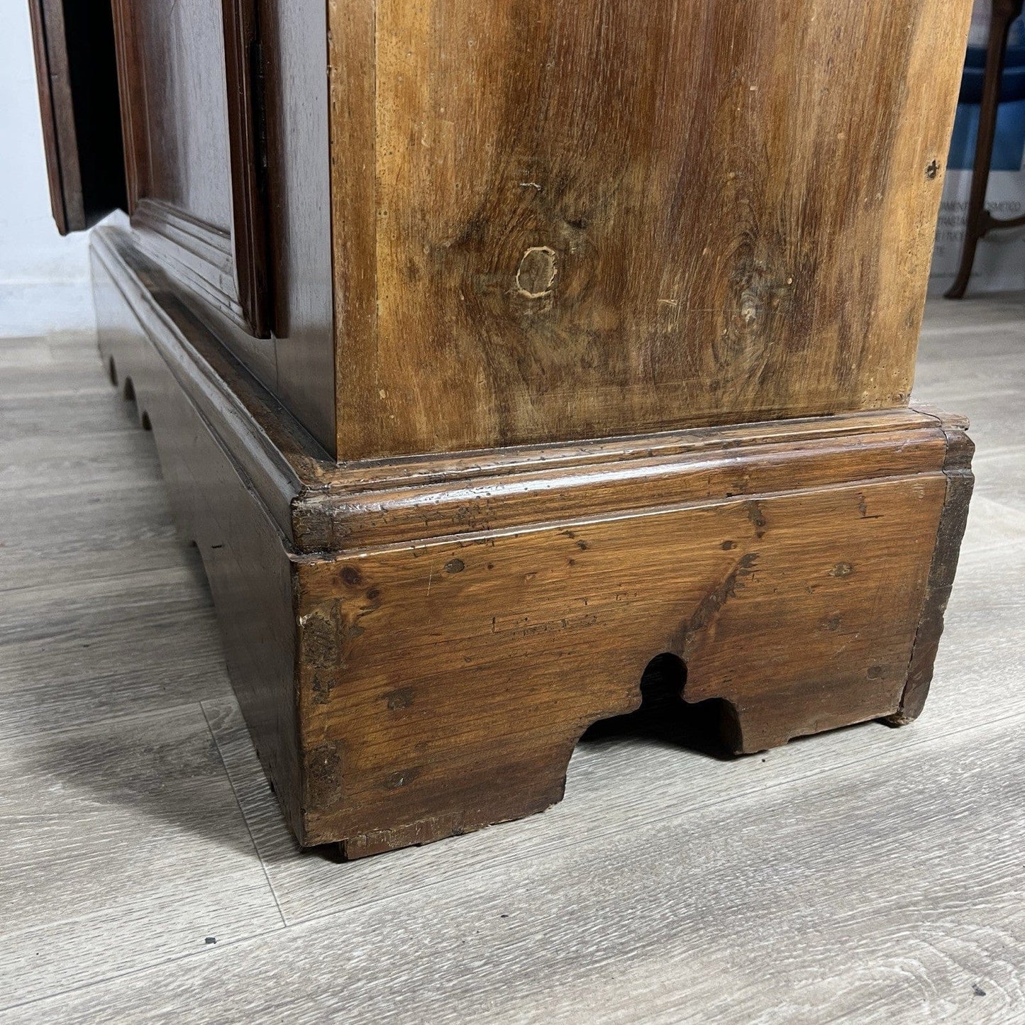 Antica Credenza Madia Servante Italiana d' Epoca 800 in legno di noce Stretta Categoria  Servante - Servantini