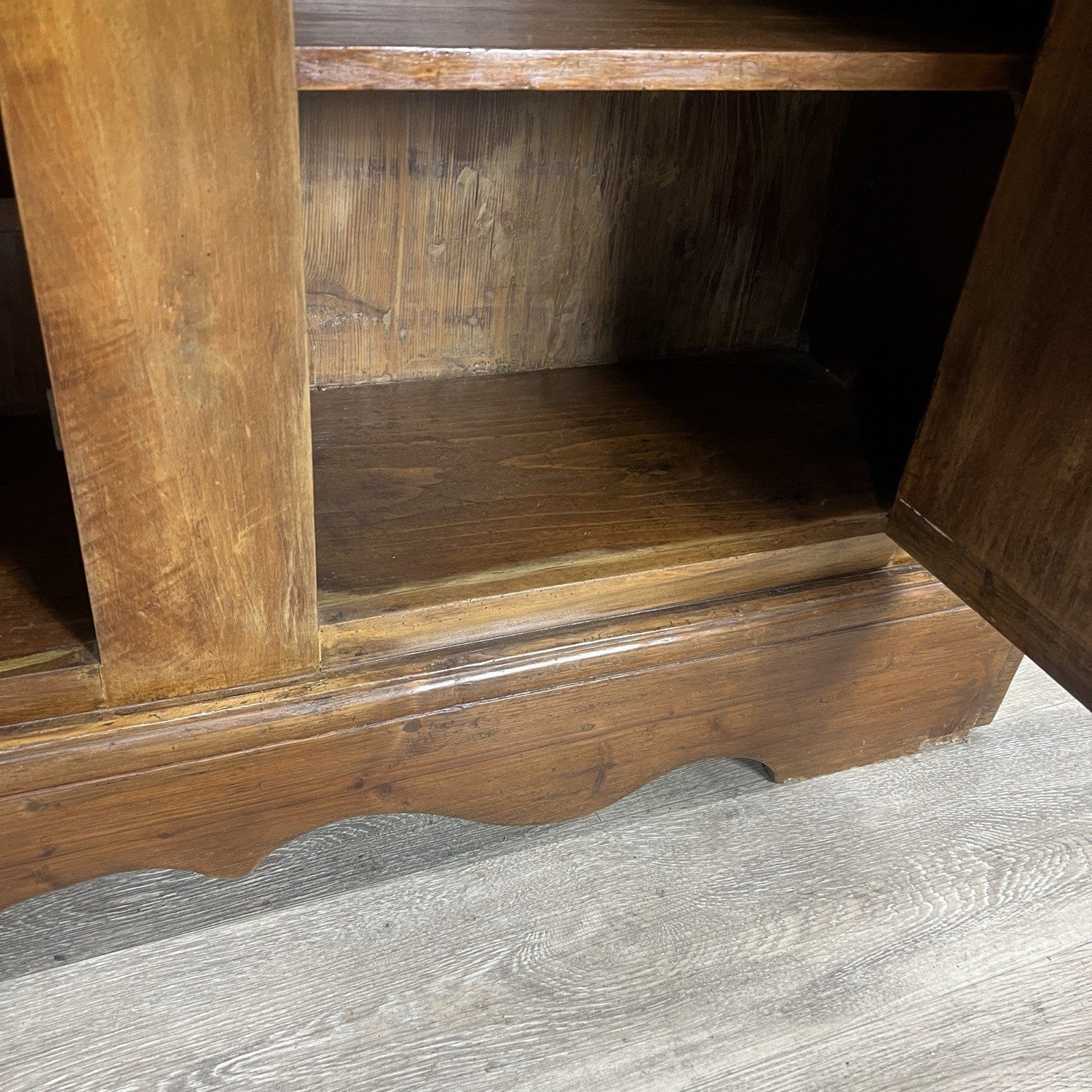 Antica Credenza Madia Servante Italiana d' Epoca 800 in legno di noce Stretta Categoria  Servante - Servantini