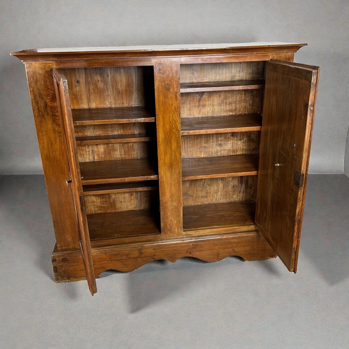 Antica Credenza Madia Servante Italiana d' Epoca 800 in legno di noce Stretta Categoria  Servante - Servantini
