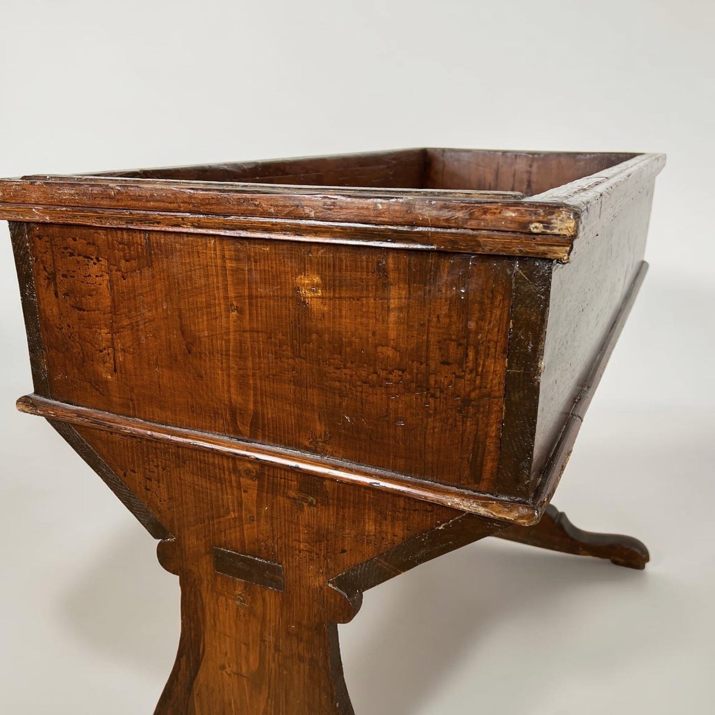 Antica Culla in legno Fioriera lettino d'epoca 800 Portavaso Madia Arte Povera Categoria  Casse & Bauli