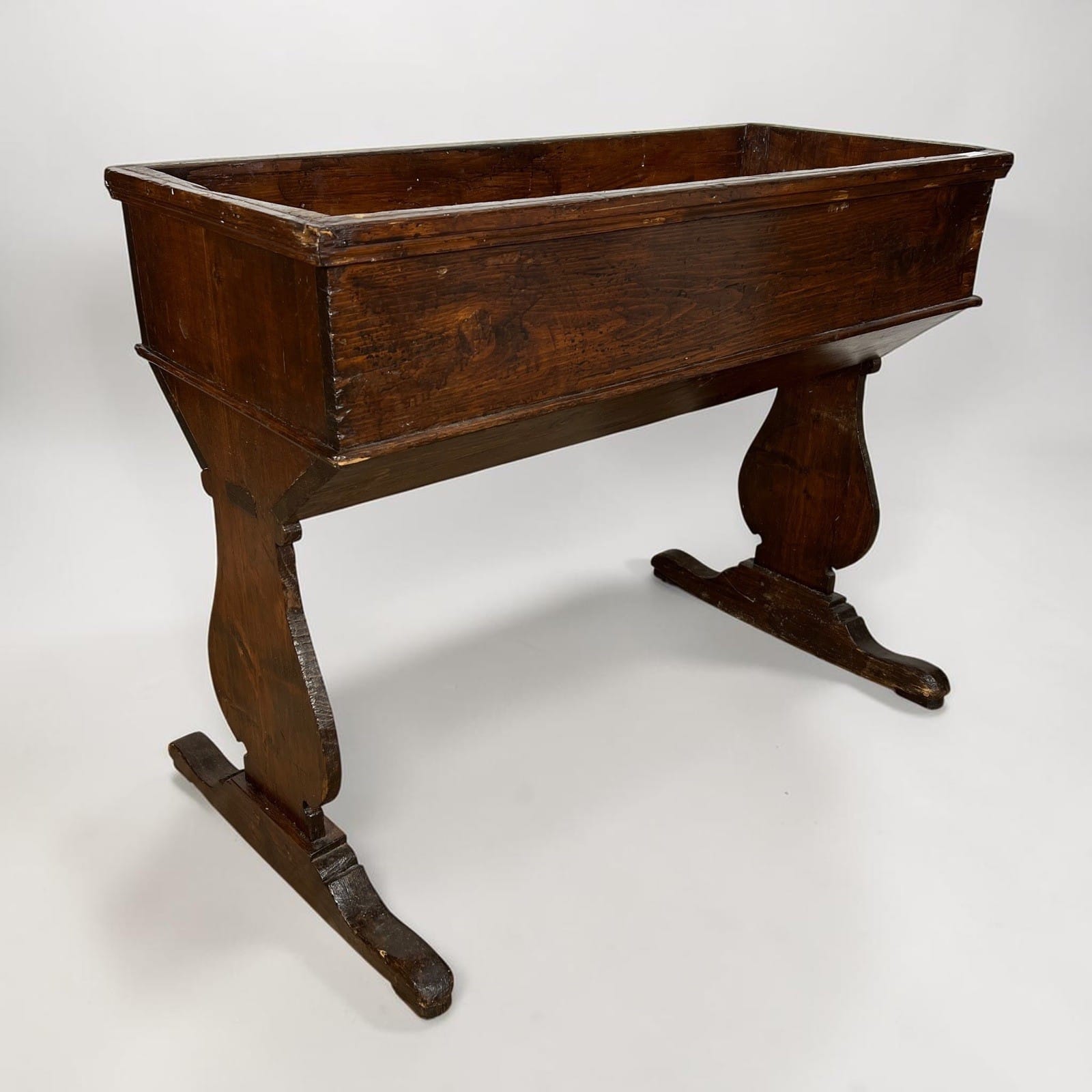 Antica Culla in legno Fioriera lettino d'epoca 800 Portavaso Madia Arte Povera Categoria  Casse & Bauli