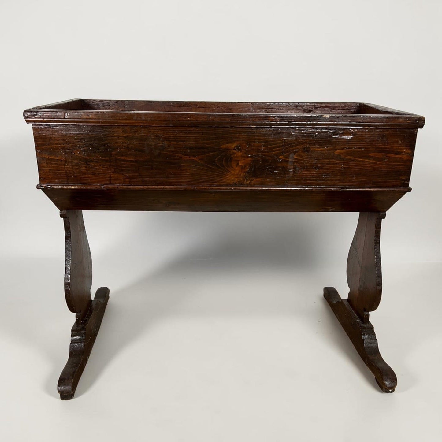 Antica Culla in legno Fioriera lettino d'epoca 800 Portavaso Madia Arte Povera Categoria  Casse & Bauli