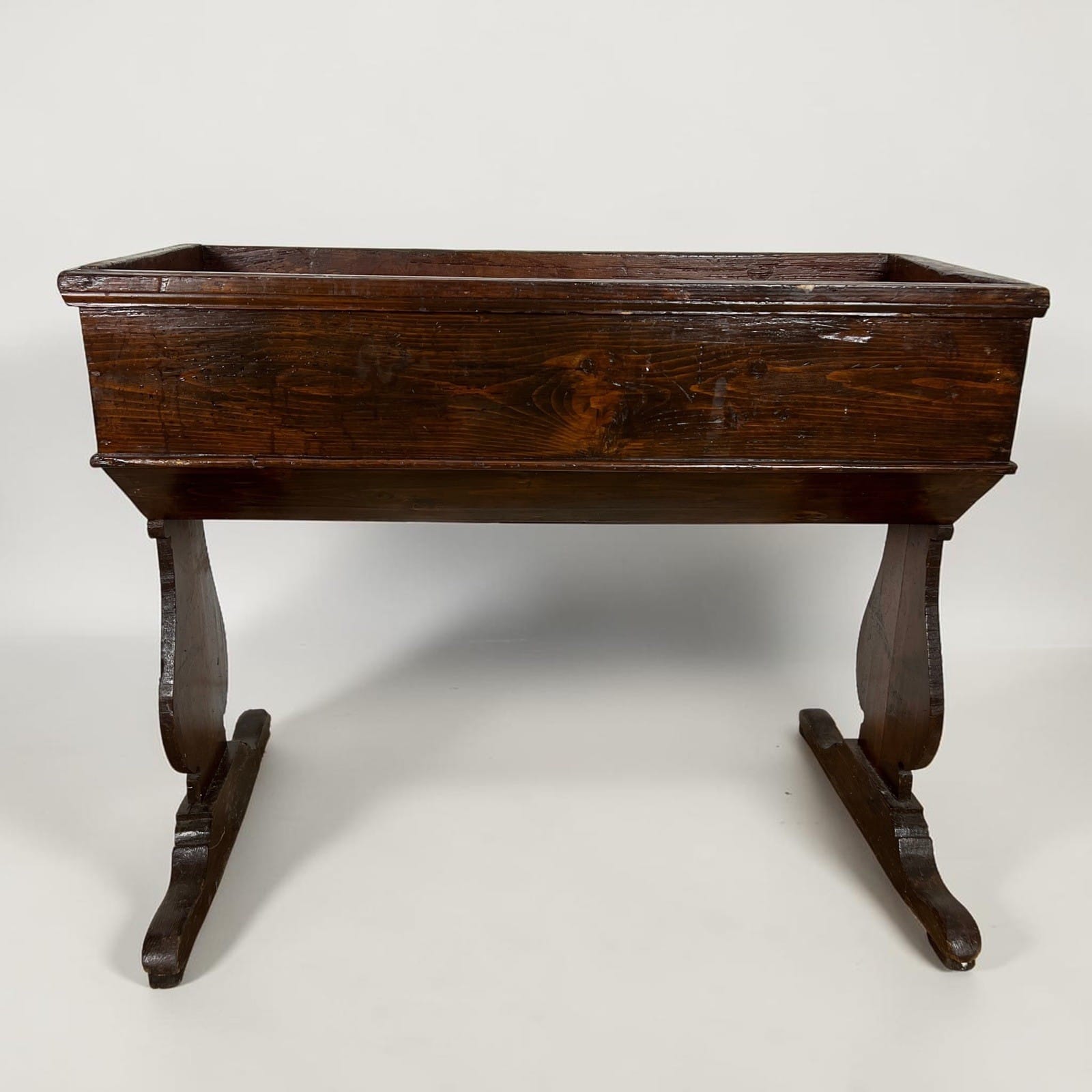 Antica Culla in legno Fioriera lettino d'epoca 800 Portavaso Madia Arte Povera Categoria  Casse & Bauli