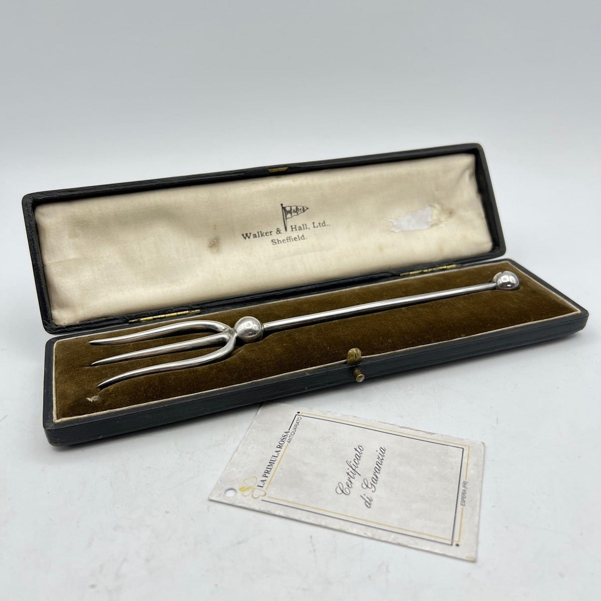 Antica Forchetta forchettone da pane o portata posata inglese con scatola coeva Categoria  Sheffield & Argento