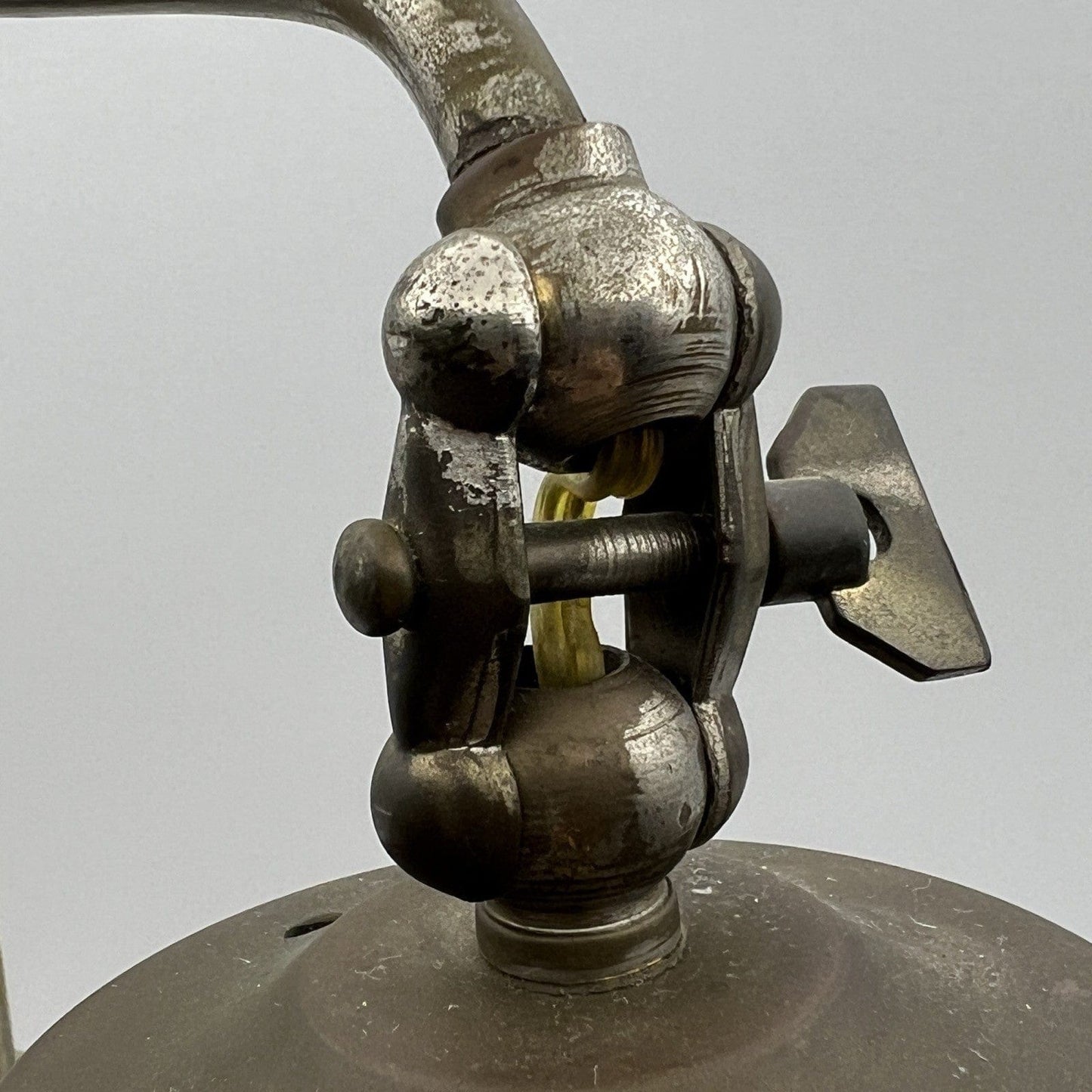 Antica lampada da tavolo scrivania ministeriale in ottone Anni '40  Ministero Categoria  Lampade Appliques