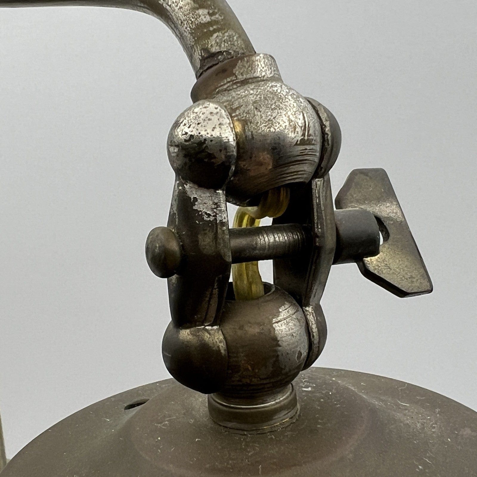 Antica lampada da tavolo scrivania ministeriale in ottone Anni '40  Ministero Categoria  Lampade Appliques