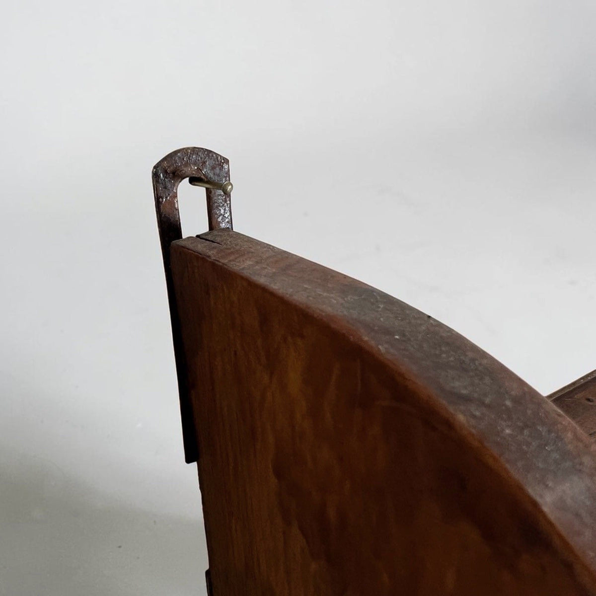 Antica mensola a sospensione Piattaia scaffale da muro in legno espositore '900 Categoria  Mensole