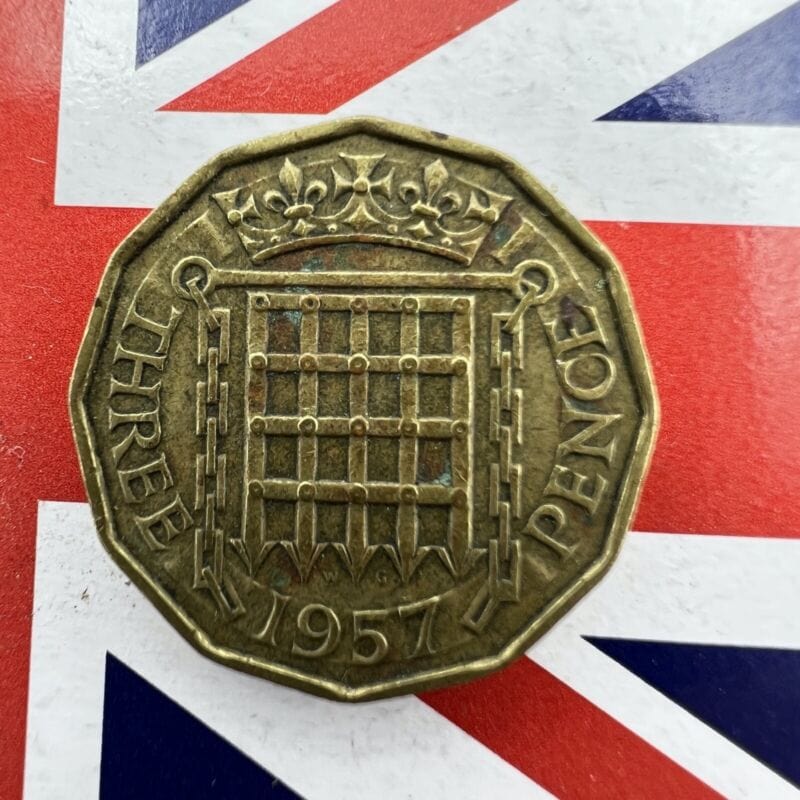 Antica Moneta Inglese Regina Elisabetta tre 3 THREE Pence Anno 1957  Regno Unito Categoria  Monete e banconote:Monete antiche:Altro monete antiche