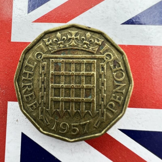 Antica Moneta Inglese Regina Elisabetta tre 3 THREE Pence Anno 1957  Regno Unito Categoria  Monete e banconote:Monete antiche:Altro monete antiche