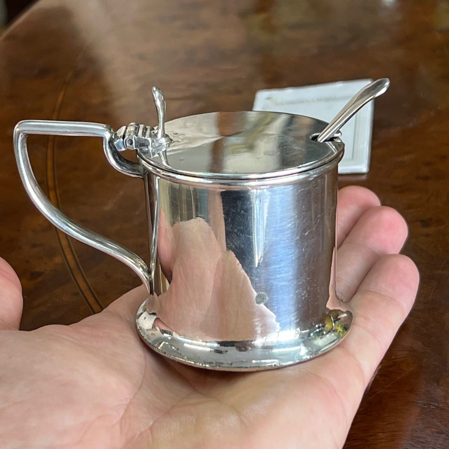 Antica mostardiera in Argento Silver Plated da tavola con cucchiaino epcoa 1920 Categoria  Sheffield & Argento