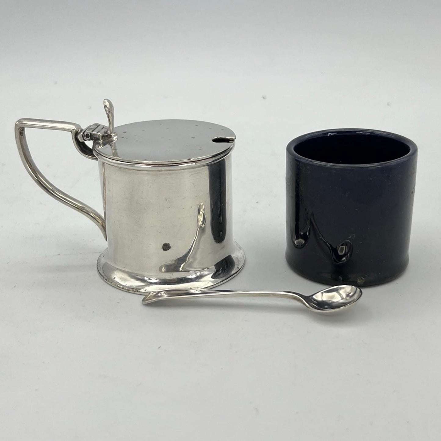 Antica mostardiera in Argento Silver Plated da tavola con cucchiaino epcoa 1920 Categoria  Sheffield & Argento