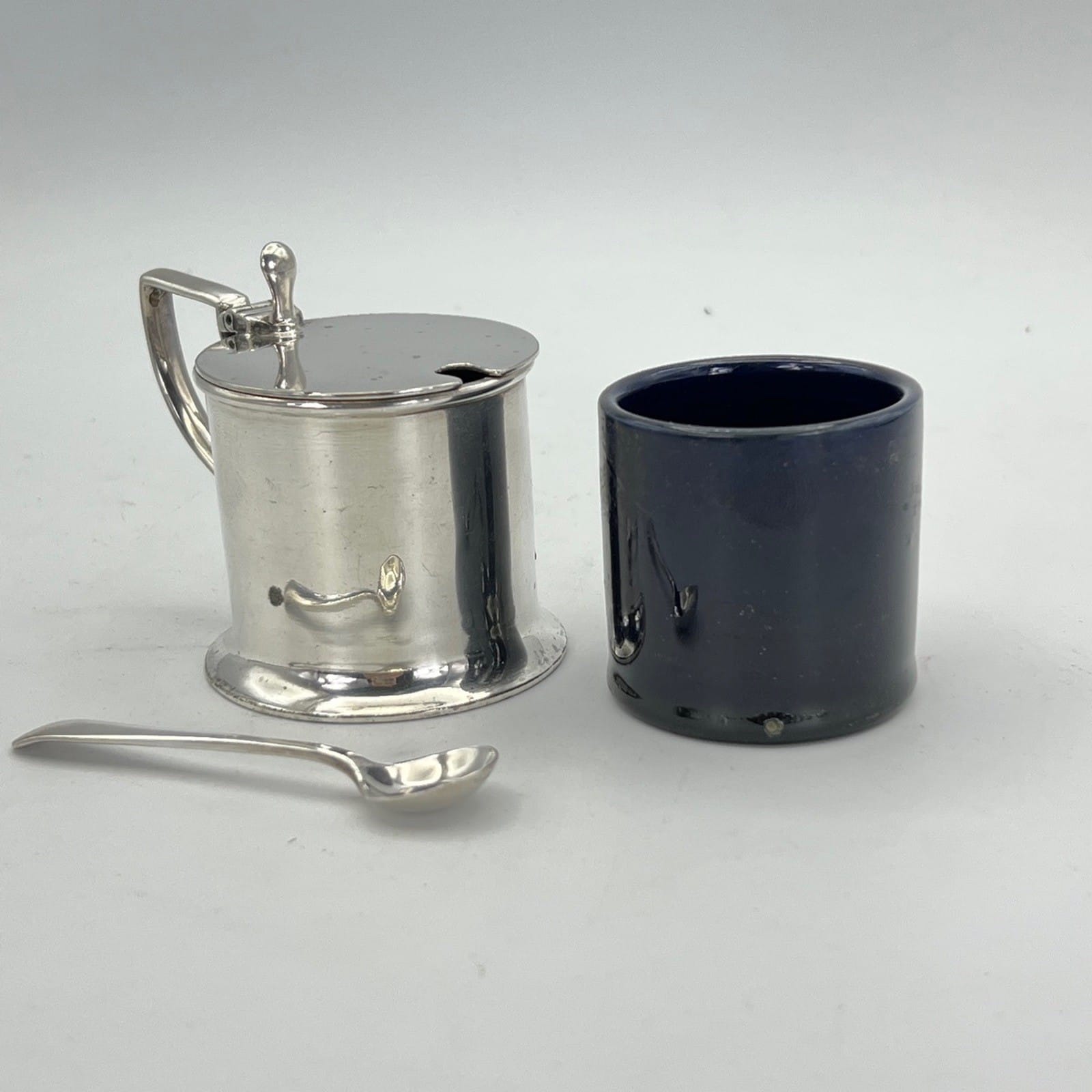 Antica mostardiera in Argento Silver Plated da tavola con cucchiaino epcoa 1920 Categoria  Sheffield & Argento