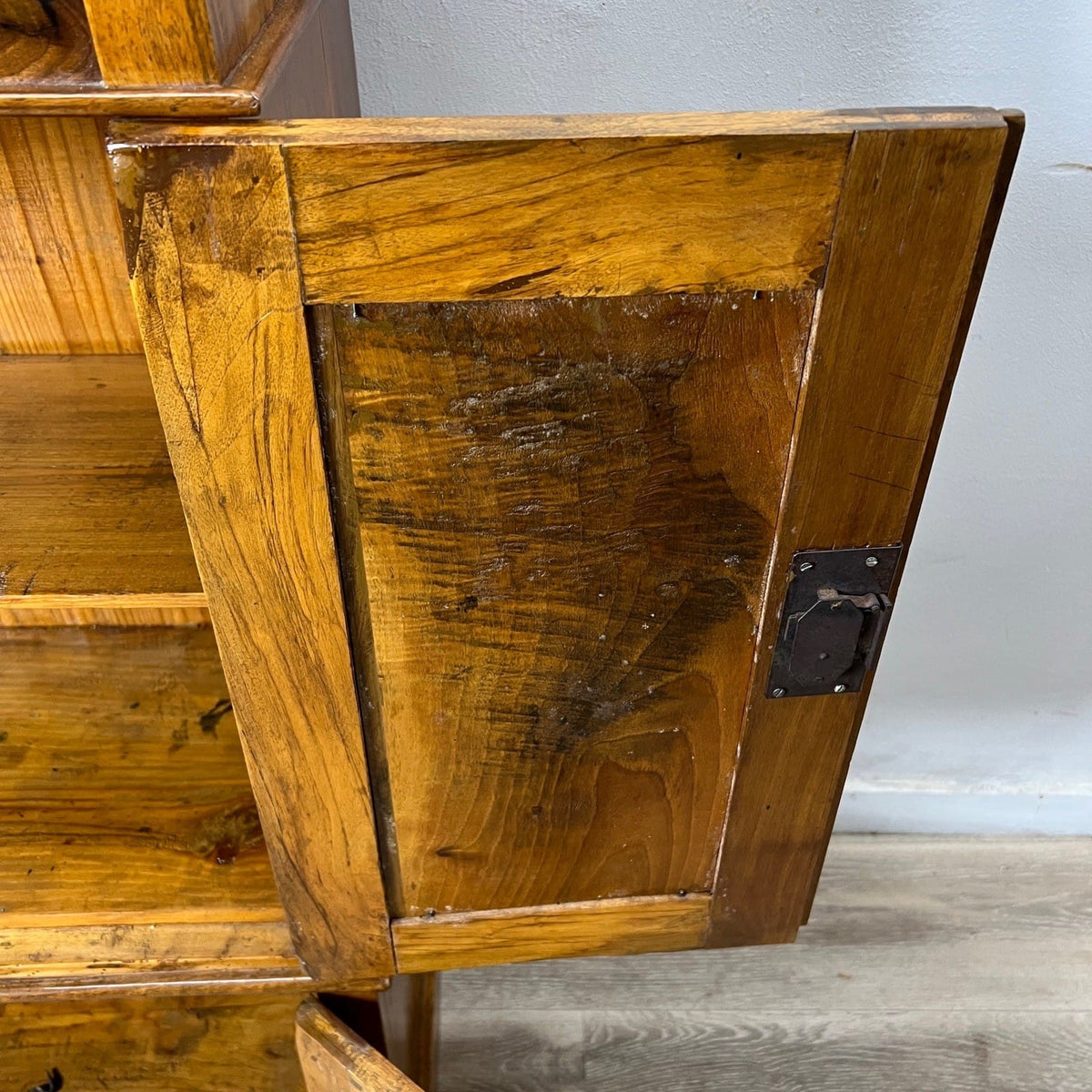 Antica Piccola Libreria Credenza in legno di noce Mobile Credenzina Madia Categoria  Vetrine