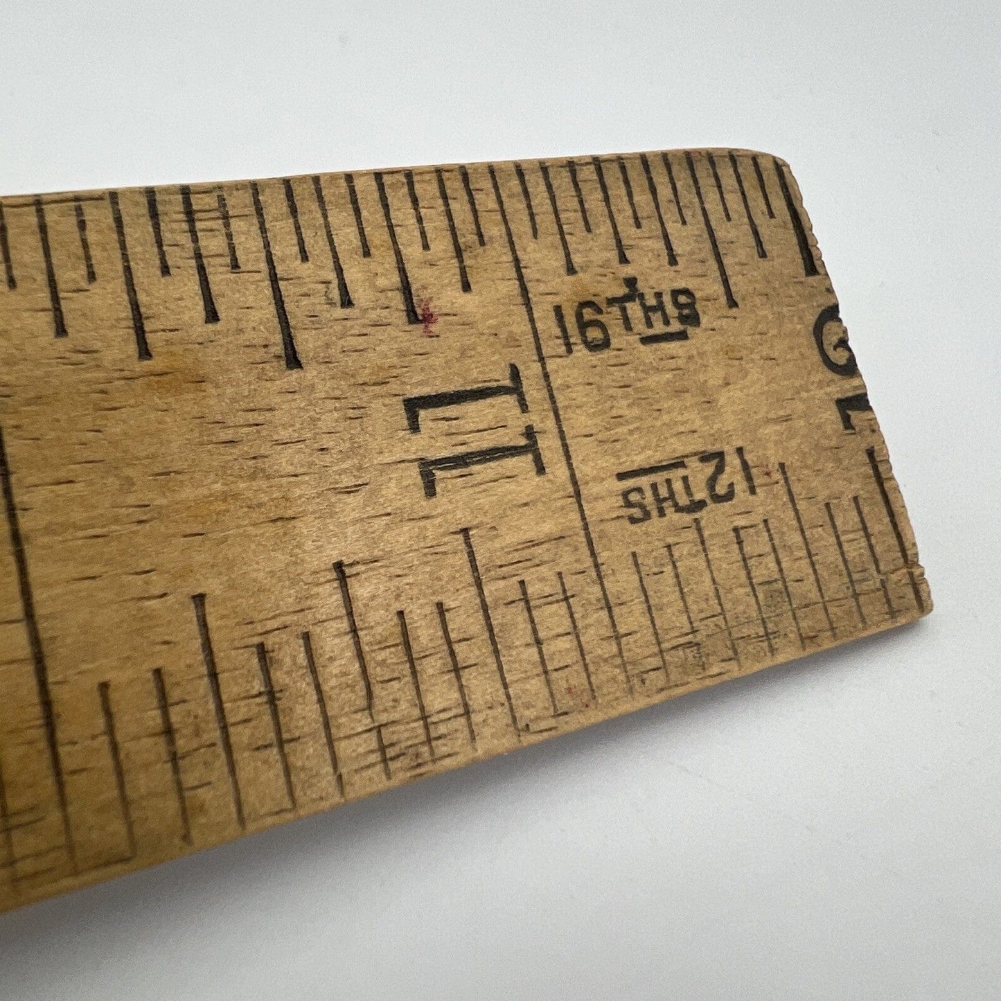 Antica riga righello inglese vintage in legno da scrivania per disegno Anni '60 Categoria  Attrezzi e Strumenti