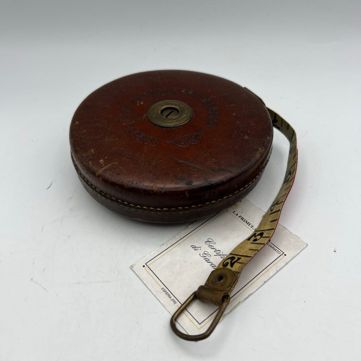 Antica Rullina metrica in pelle nastro metro avvolgibile a rotella Inglese 1960 Categoria  Attrezzi e Strumenti