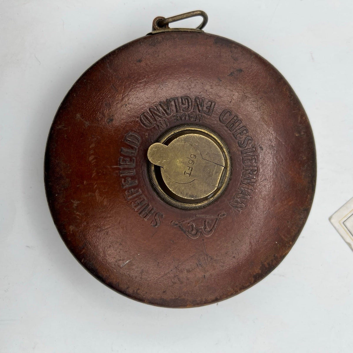 Antica Rullina metrica in pelle nastro metro avvolgibile a rotella Inglese 1960 Categoria  Attrezzi e Strumenti