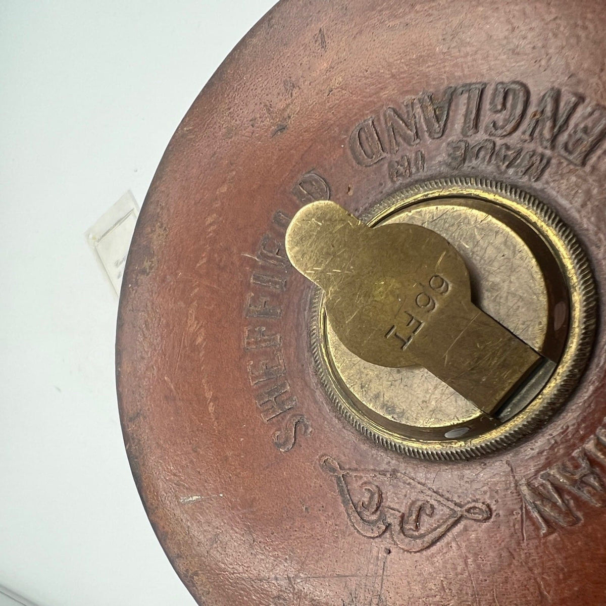 Antica Rullina metrica in pelle nastro metro avvolgibile a rotella Inglese 1960 Categoria  Attrezzi e Strumenti
