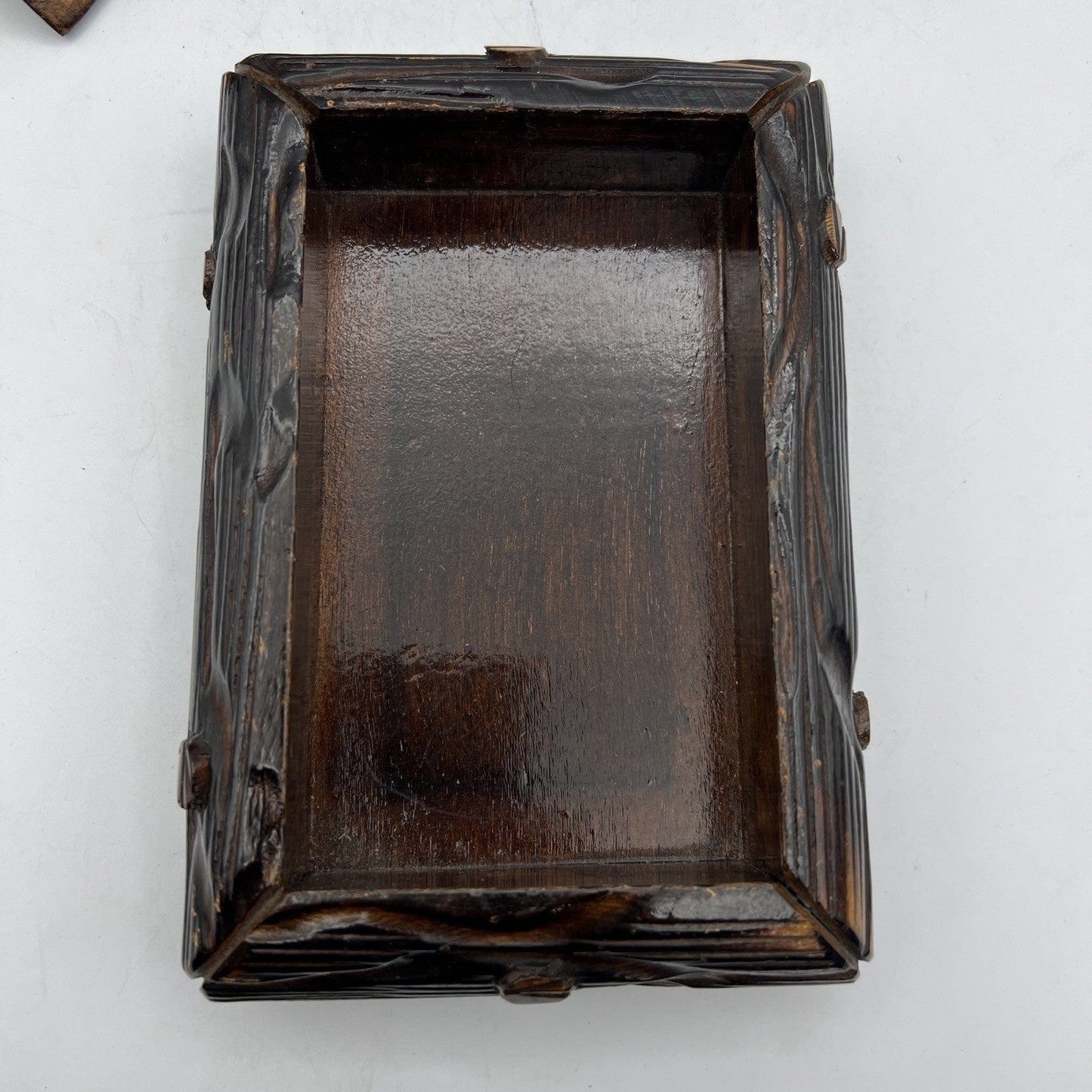 Antica Scatola in legno intagliata con coperchio Foglia Ghianda  contenitore Categoria  Carillon