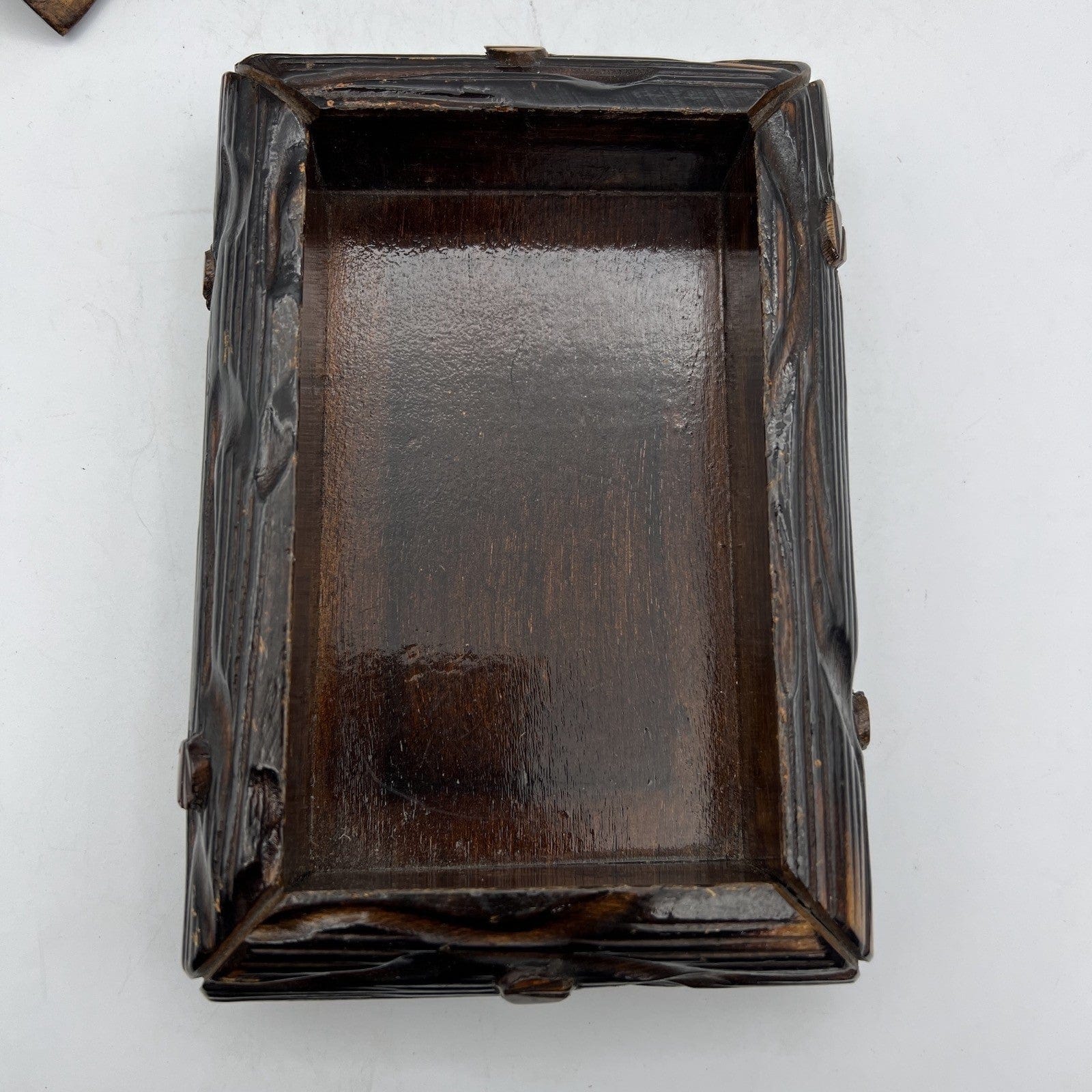 Antica Scatola in legno intagliata con coperchio Foglia Ghianda  contenitore Categoria  Carillon