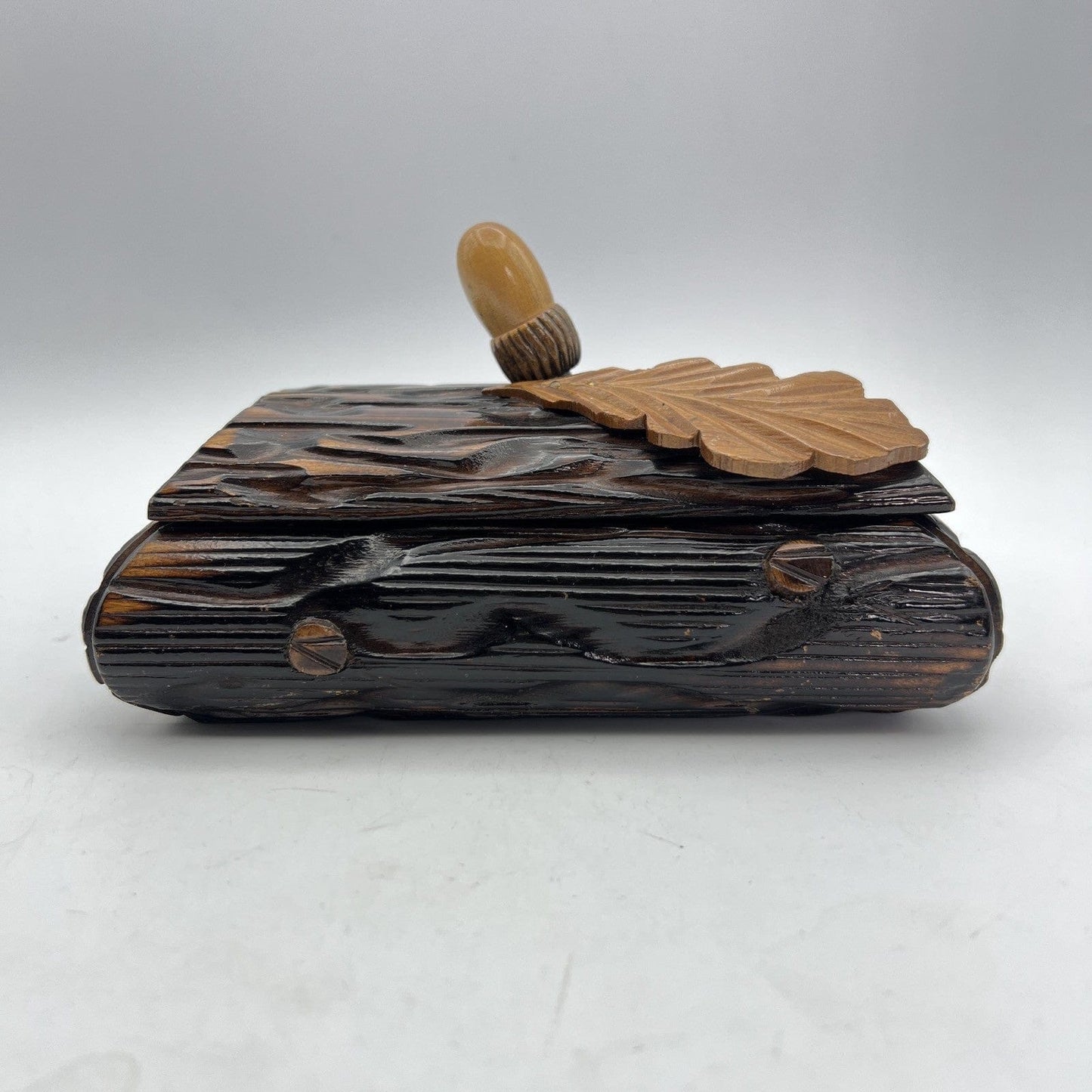 Antica Scatola in legno intagliata con coperchio Foglia Ghianda  contenitore Categoria  Carillon