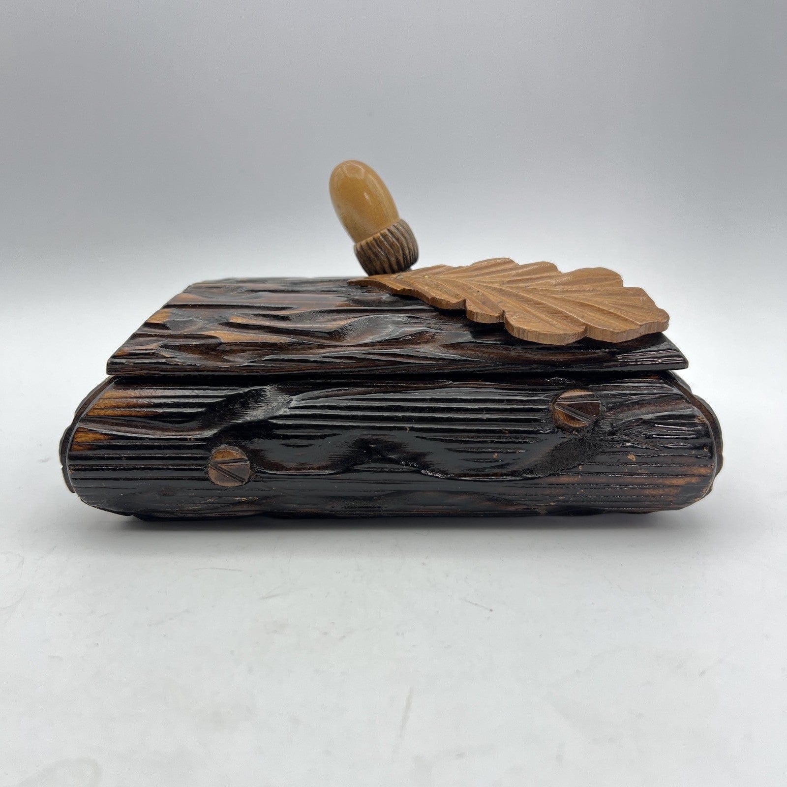 Antica Scatola in legno intagliata con coperchio Foglia Ghianda  contenitore Categoria  Carillon