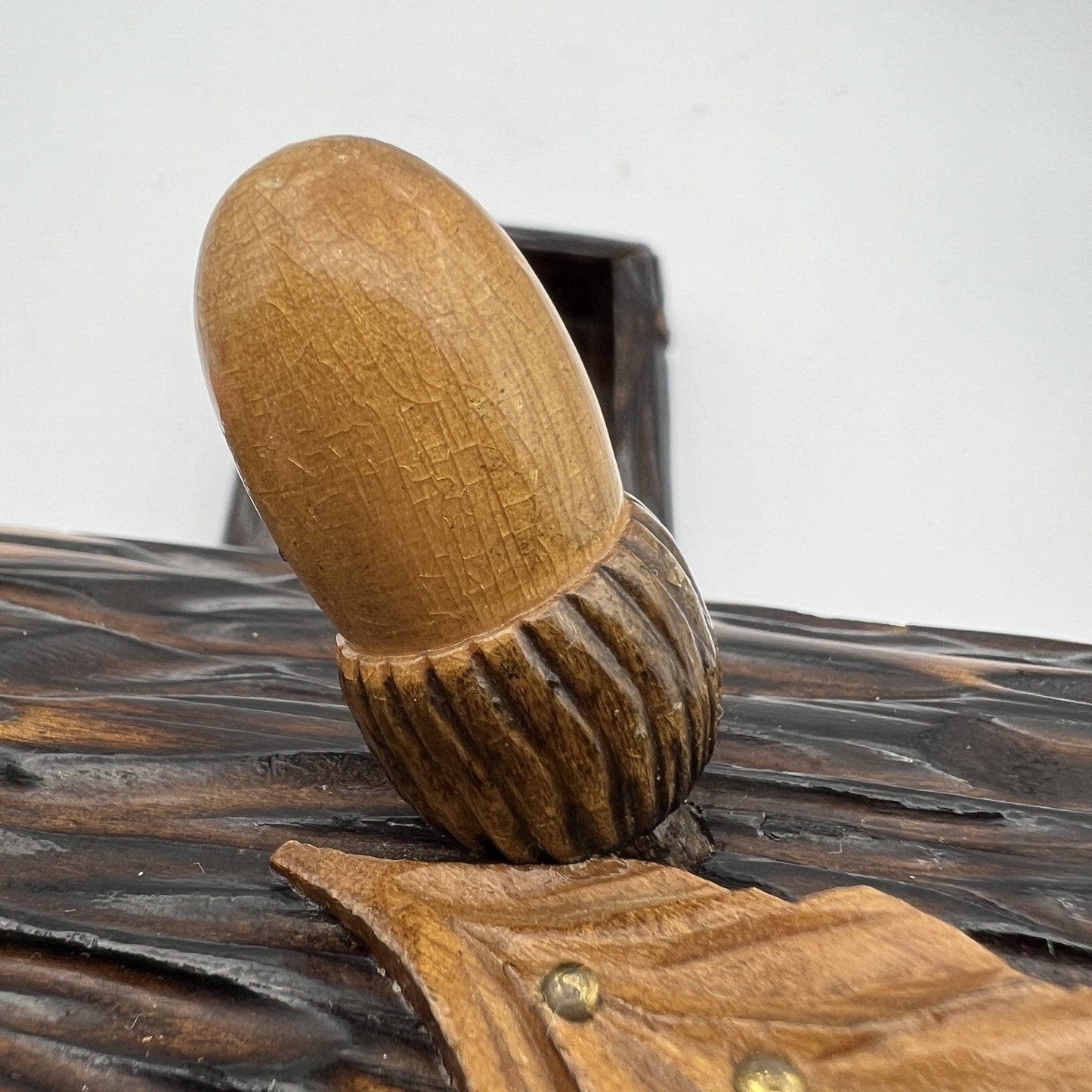Antica Scatola in legno intagliata con coperchio Foglia Ghianda  contenitore Categoria  Carillon