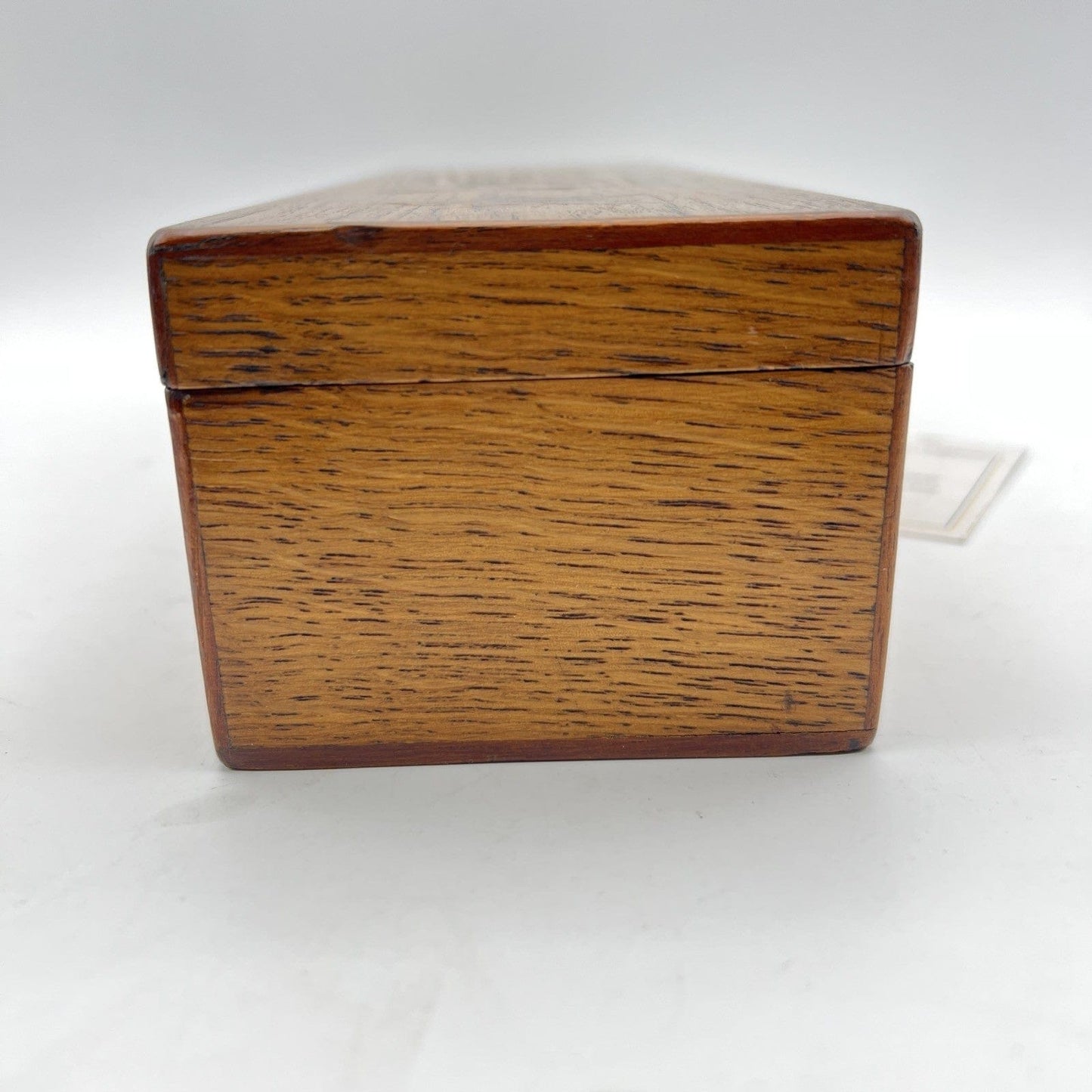 Antica Scatola lunga con coperchio in legno di Rovere Inglese Intarsiata Maggio Categoria  Scatole in legno