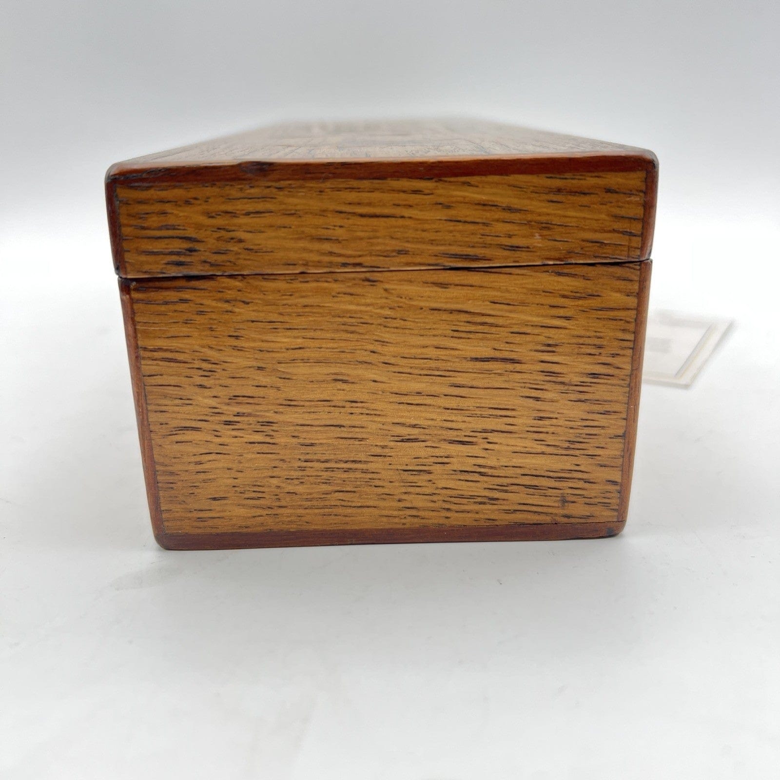 Antica Scatola lunga con coperchio in legno di Rovere Inglese Intarsiata Maggio Categoria  Scatole in legno