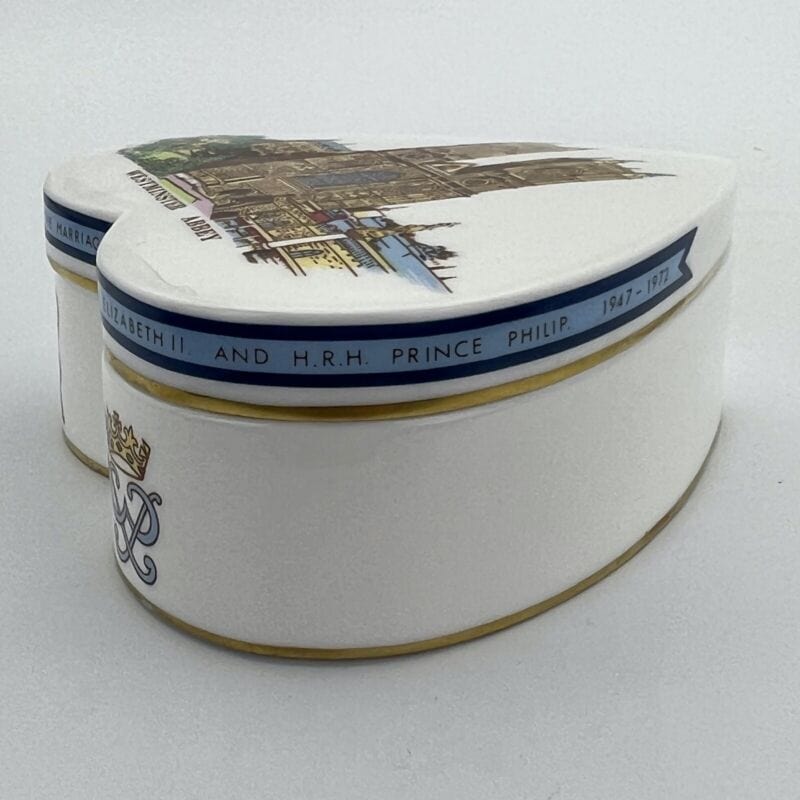 Antica Scatola Portagioie in porcellana Regina Elisabetta II e Principe Filippo Categoria  Ceramiche e Porcellane