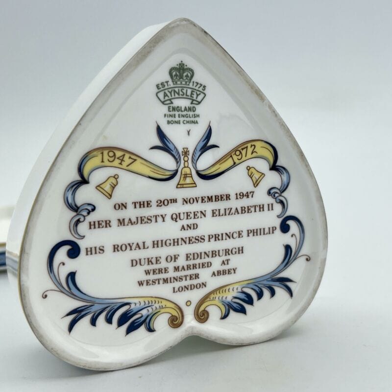Antica Scatola Portagioie in porcellana Regina Elisabetta II e Principe Filippo Categoria  Ceramiche e Porcellane