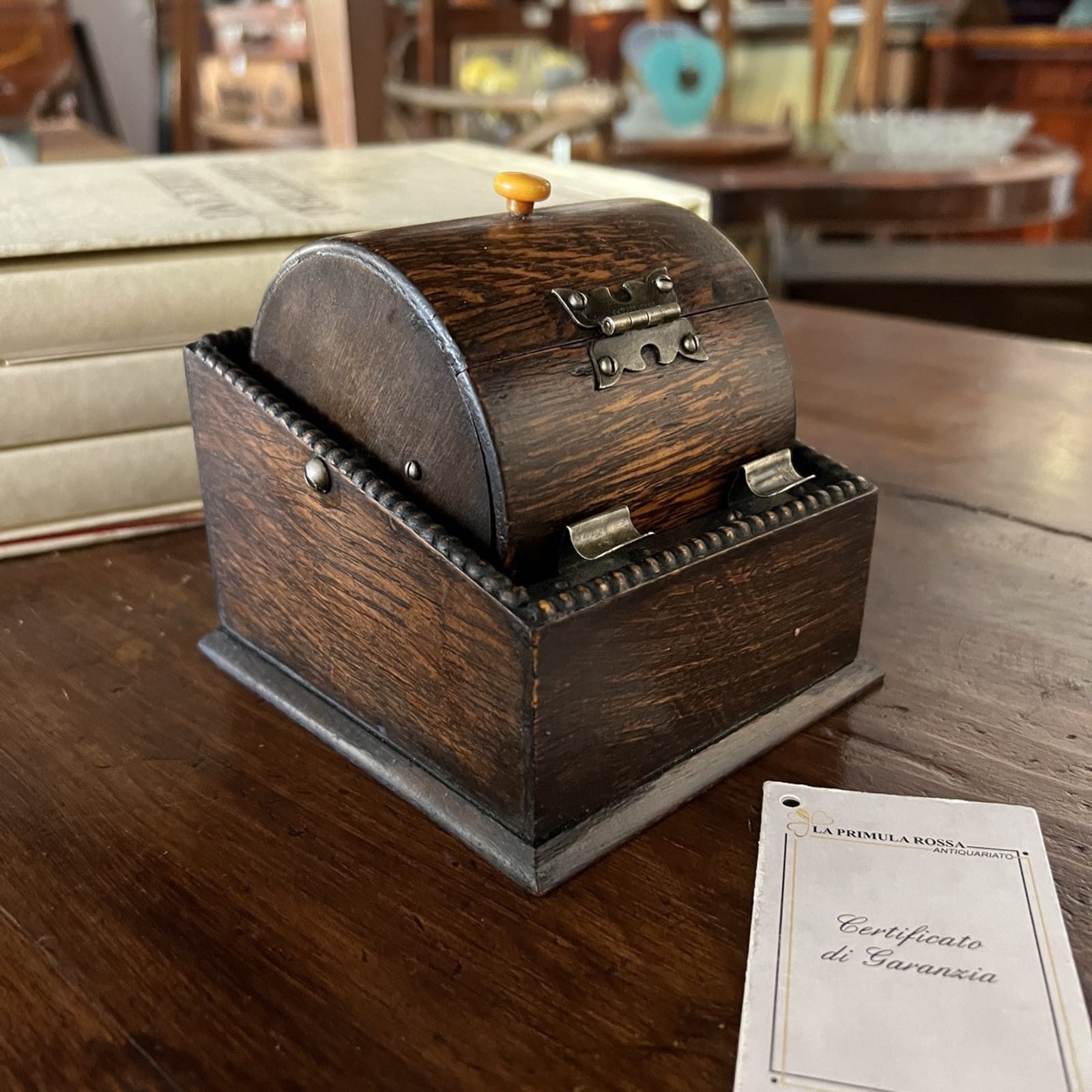 Antica Scatola Portasigarette Inglese Girevole da tavolo in legno Bauletto 1930 Categoria  Scatole in legno