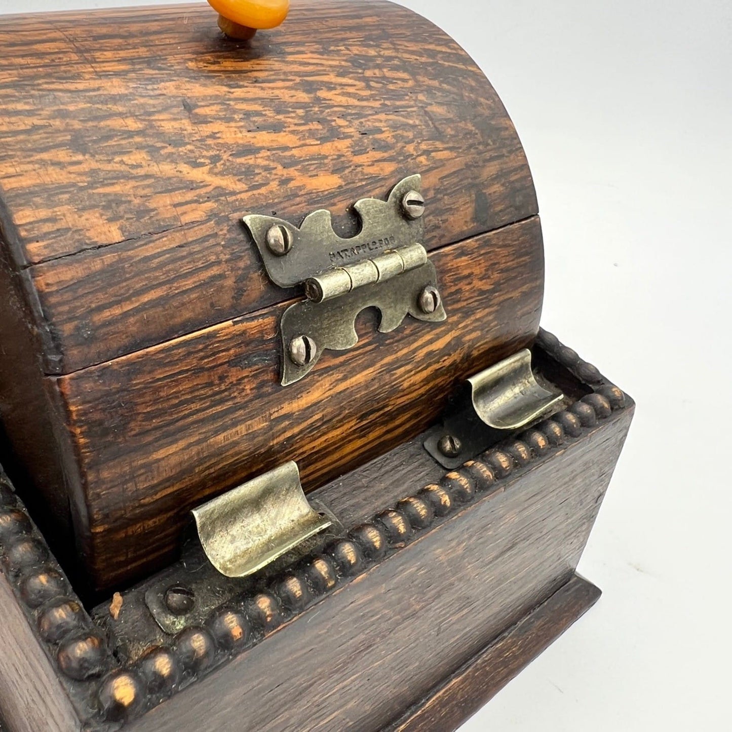 Antica Scatola Portasigarette Inglese Girevole da tavolo in legno Bauletto 1930 Categoria  Scatole in legno