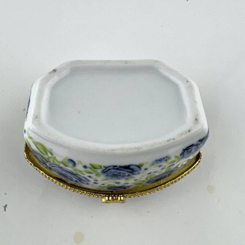 Antica Scatolina con coperchio vintage in porcellana portagioie porta anelli Categoria  Ceramiche e Porcellane