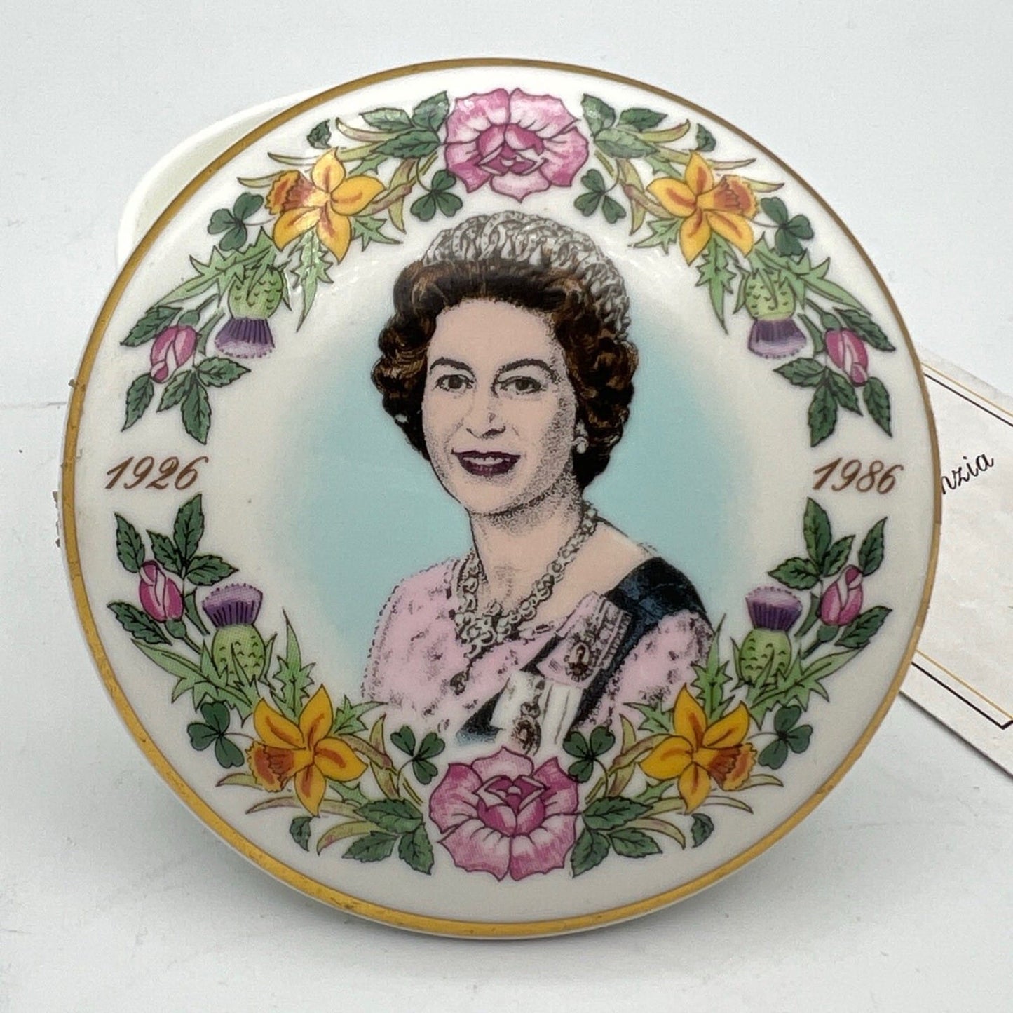 Antica  Scatolina in Ceramica Inglese Regina Elisabetta  II Casa Reale anno 1986 Categoria  Boccali