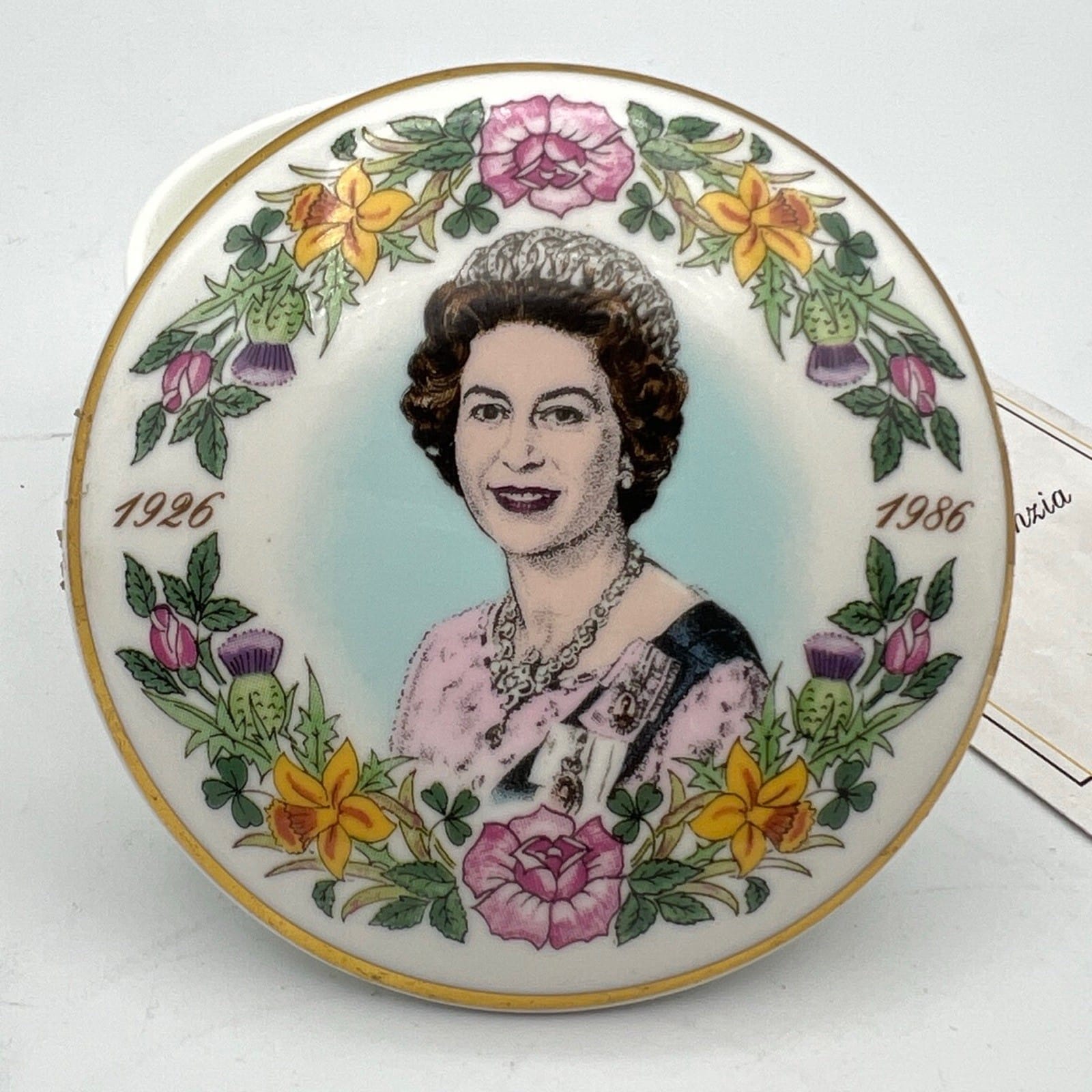 Antica  Scatolina in Ceramica Inglese Regina Elisabetta  II Casa Reale anno 1986 Categoria  Boccali