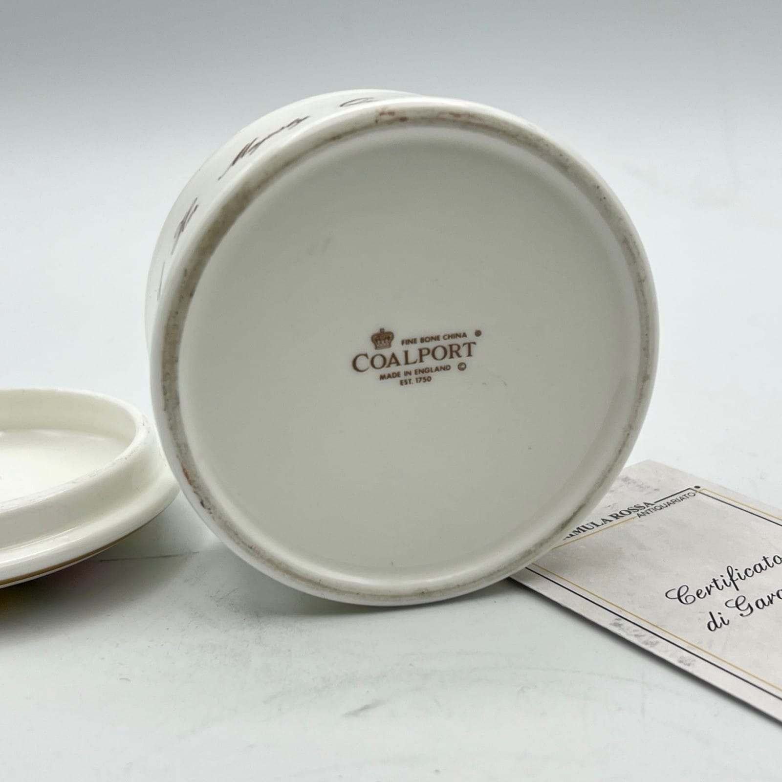 Antica  Scatolina in Ceramica Inglese Regina Elisabetta  II Casa Reale anno 1986 Categoria  Boccali