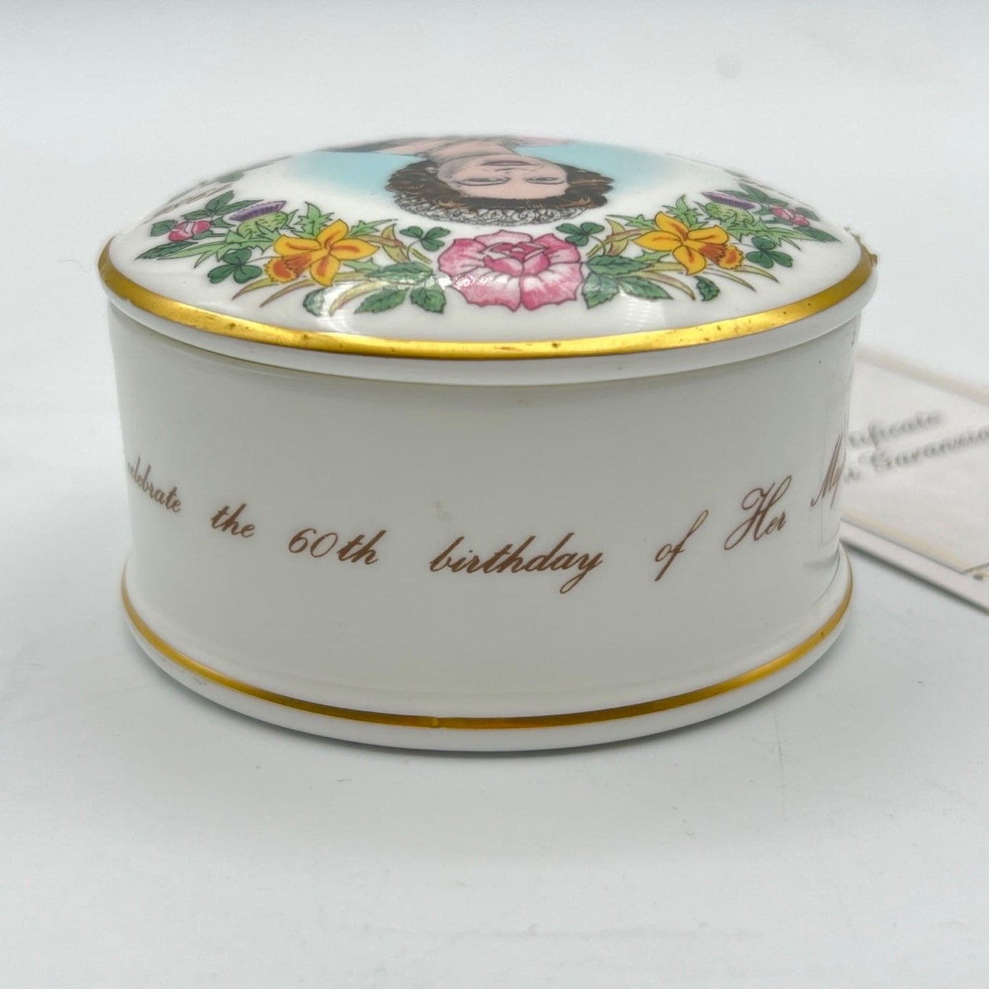 Antica  Scatolina in Ceramica Inglese Regina Elisabetta  II Casa Reale anno 1986 Categoria  Boccali