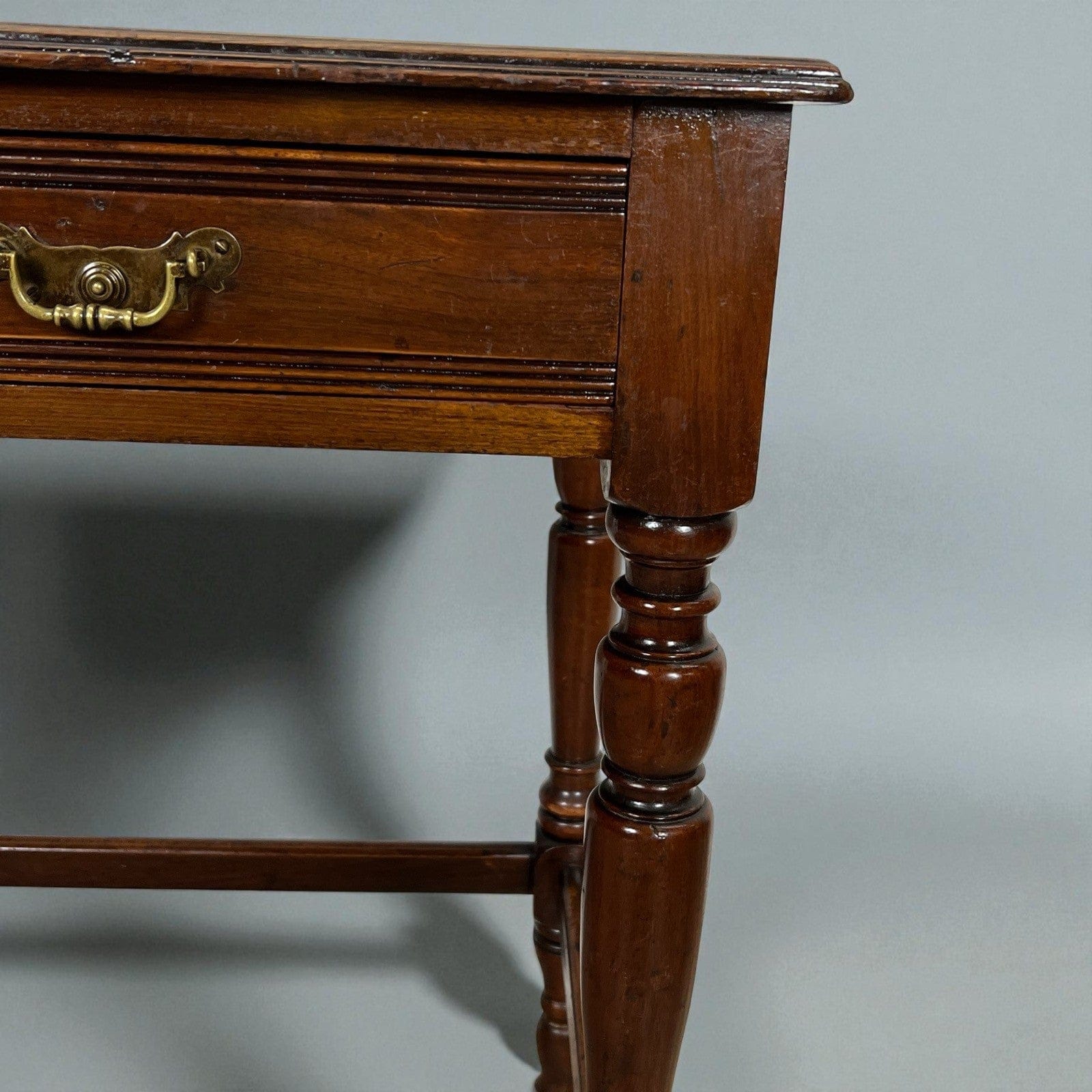 Antica scrivania piccolo scrittoio classica tavolo da ufficio con piano in pelle Categoria  Scrittoi & Ribalte