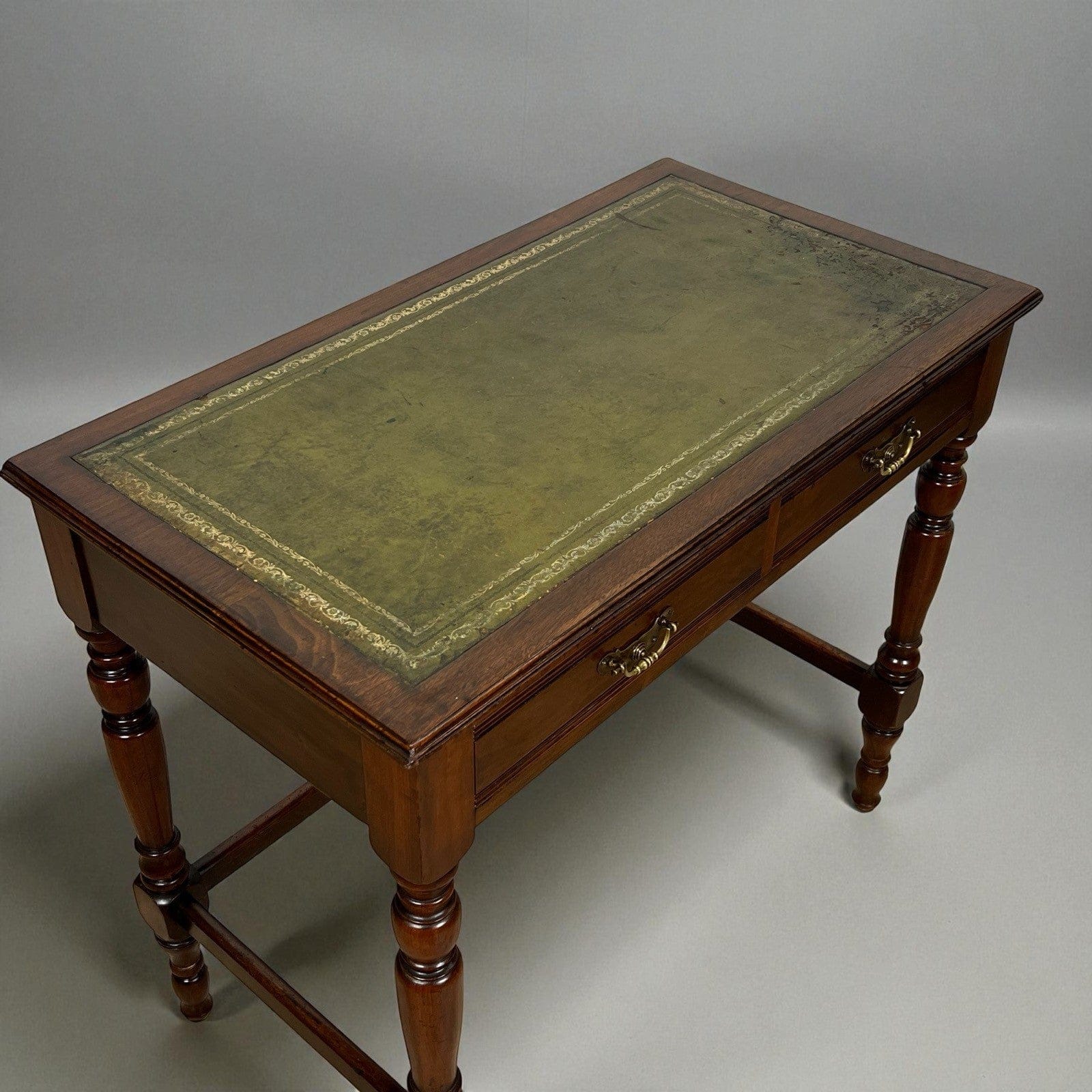 Antica scrivania piccolo scrittoio classica tavolo da ufficio con piano in pelle Categoria  Scrittoi & Ribalte