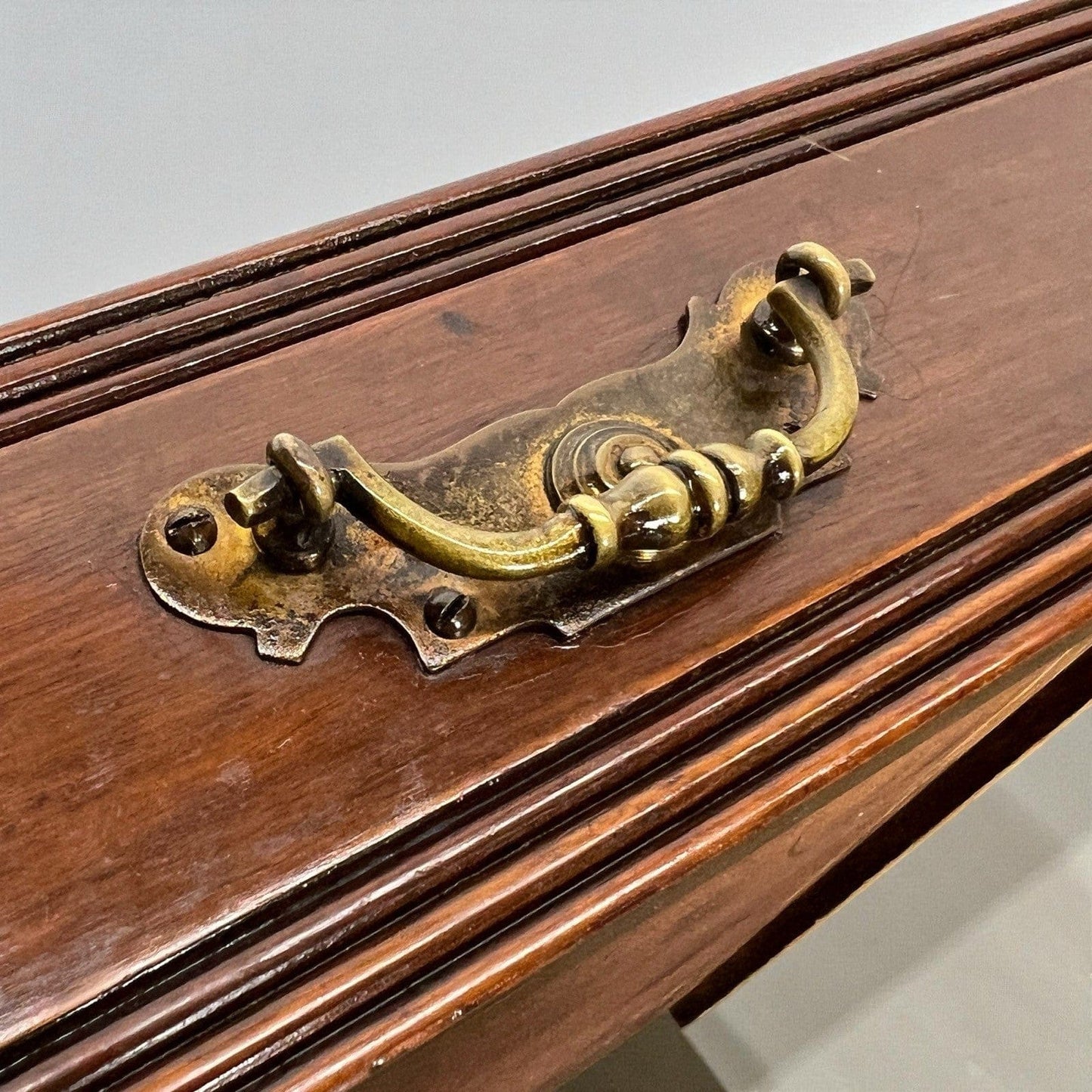 Antica scrivania piccolo scrittoio classica tavolo da ufficio con piano in pelle Categoria  Scrittoi & Ribalte